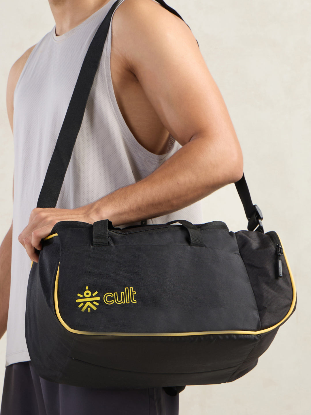 cult 25 Litre Gym Duffle Bag Black Yellow Unisex with Multipockets
