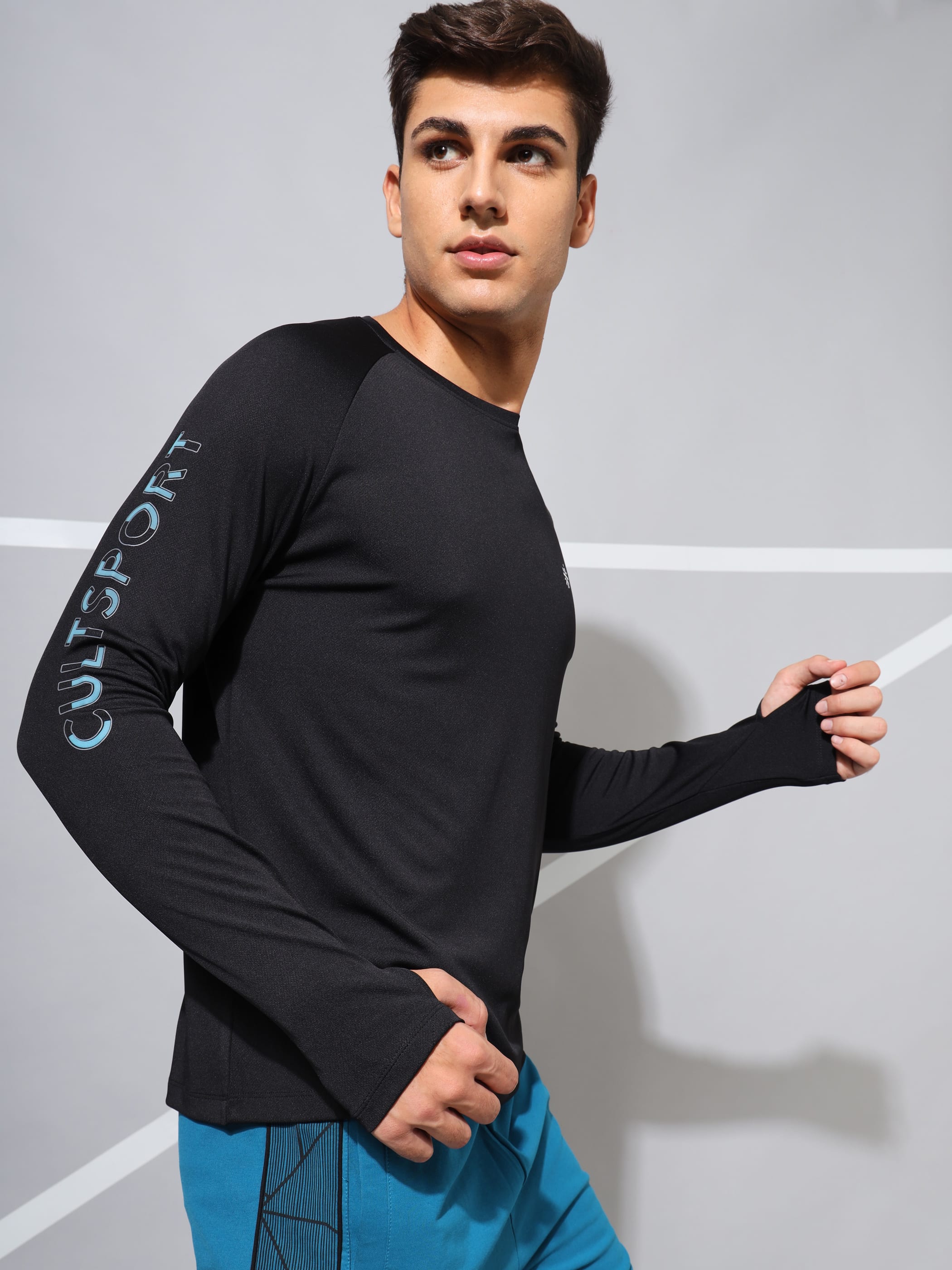 Active T-shirt with Thumbhole Sleeves