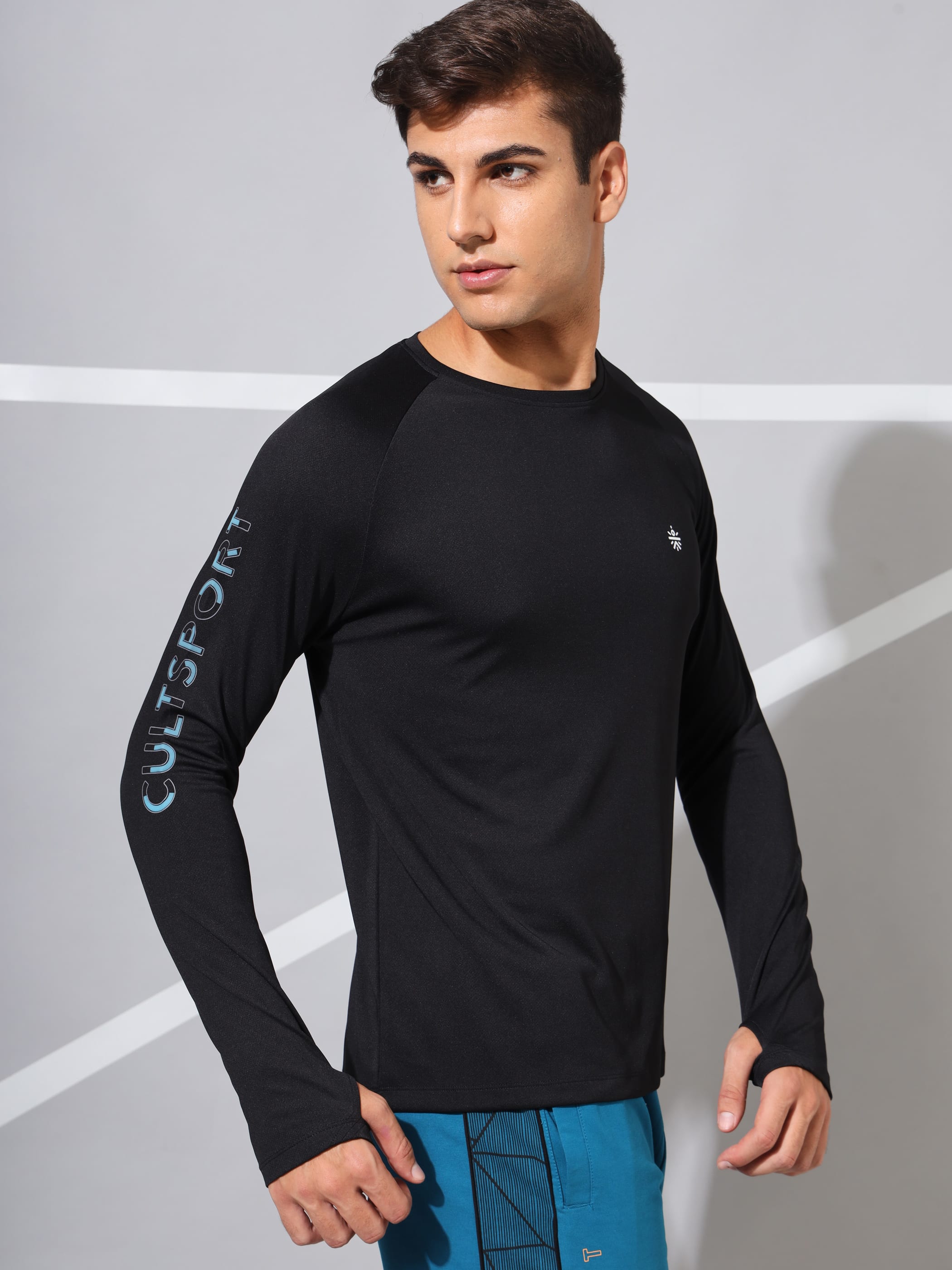 Active T-shirt with Thumbhole Sleeves