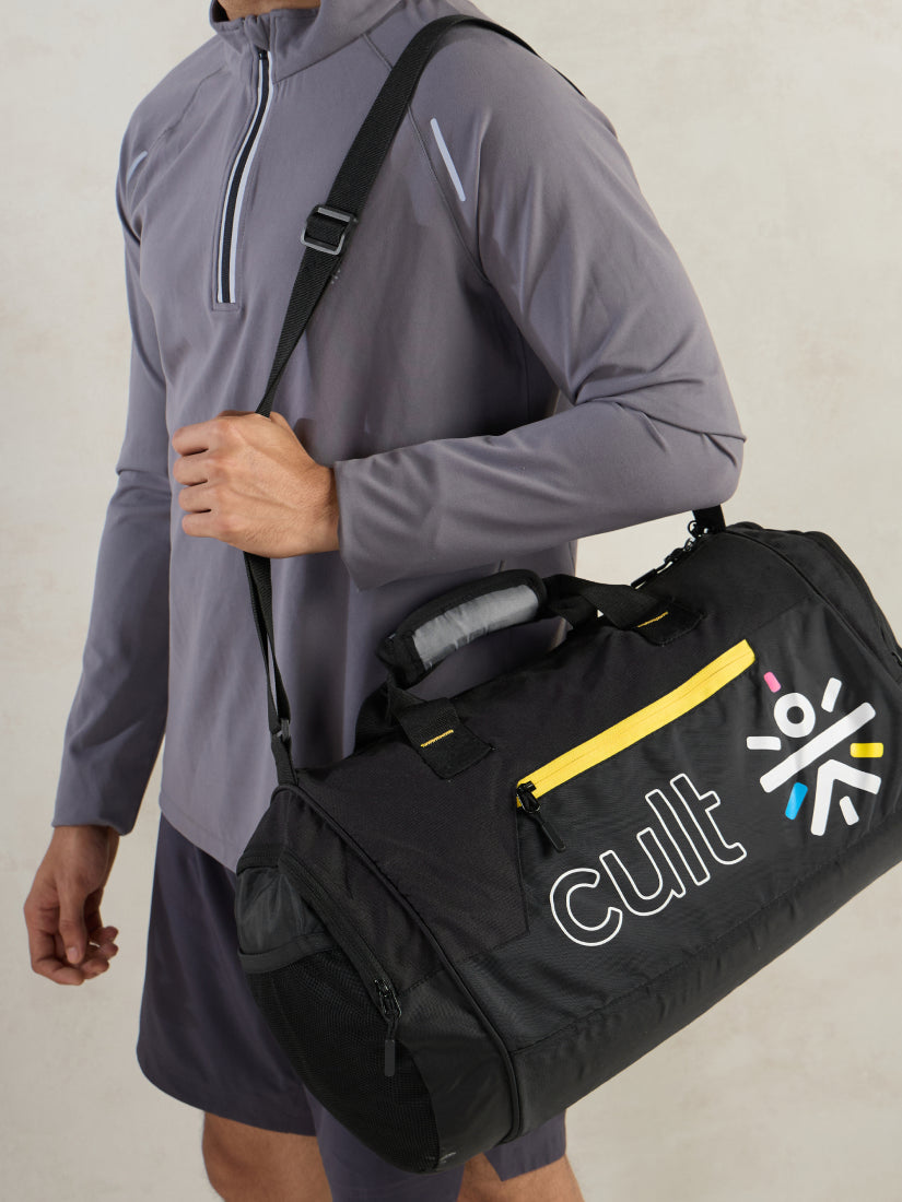 Cult Gym Bag 35Lwith Shaker Bottle 550ml Black