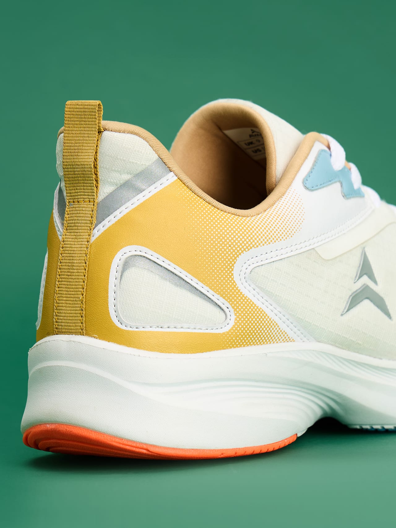 Avant Men's Delux Running Shoes - White/Gold