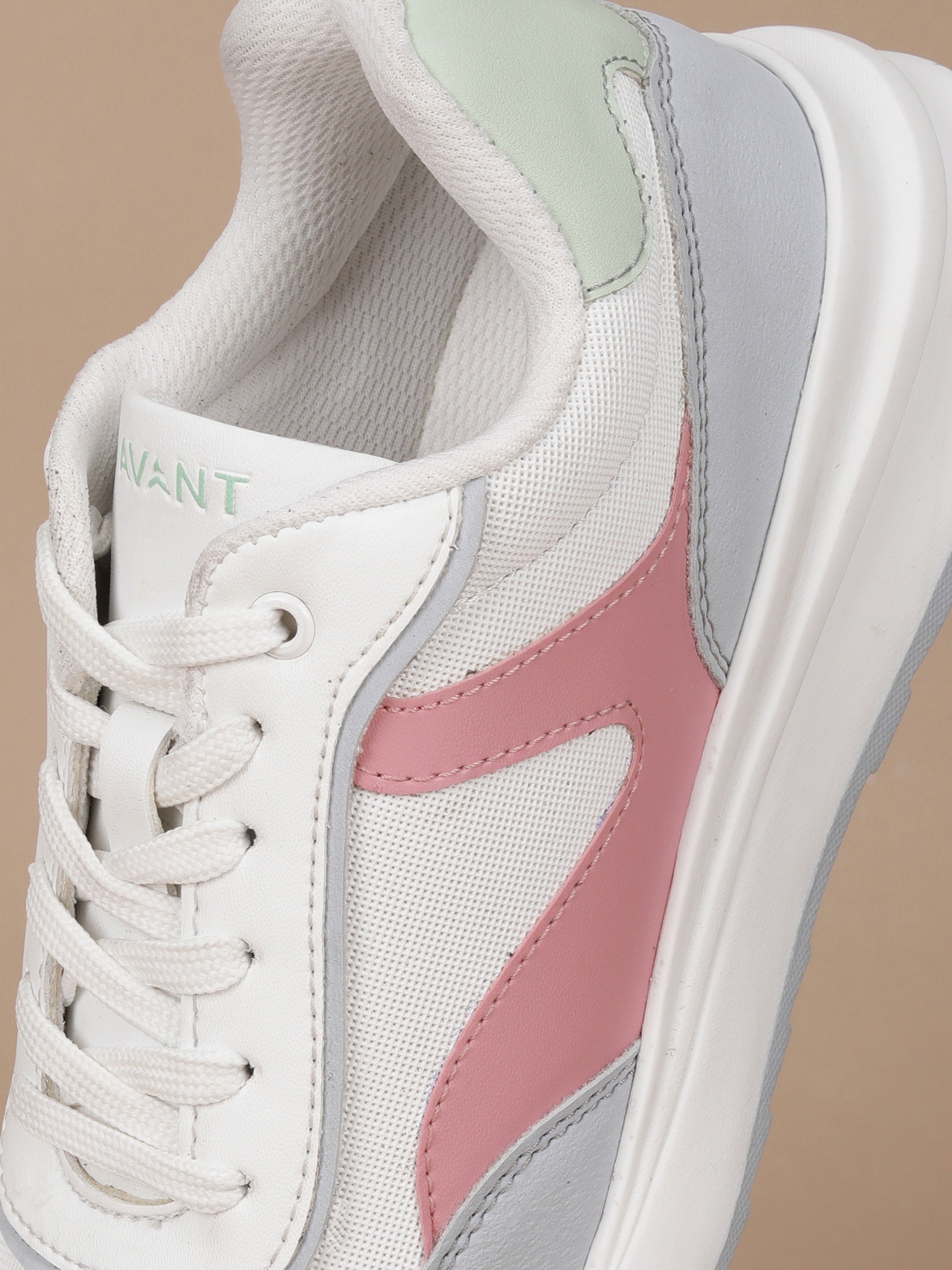 Avant Women's Mova Sneakers - White