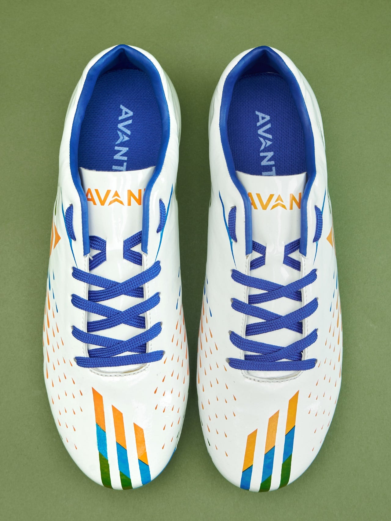 Avant Men's FreeKick Football Shoes-White/Blue