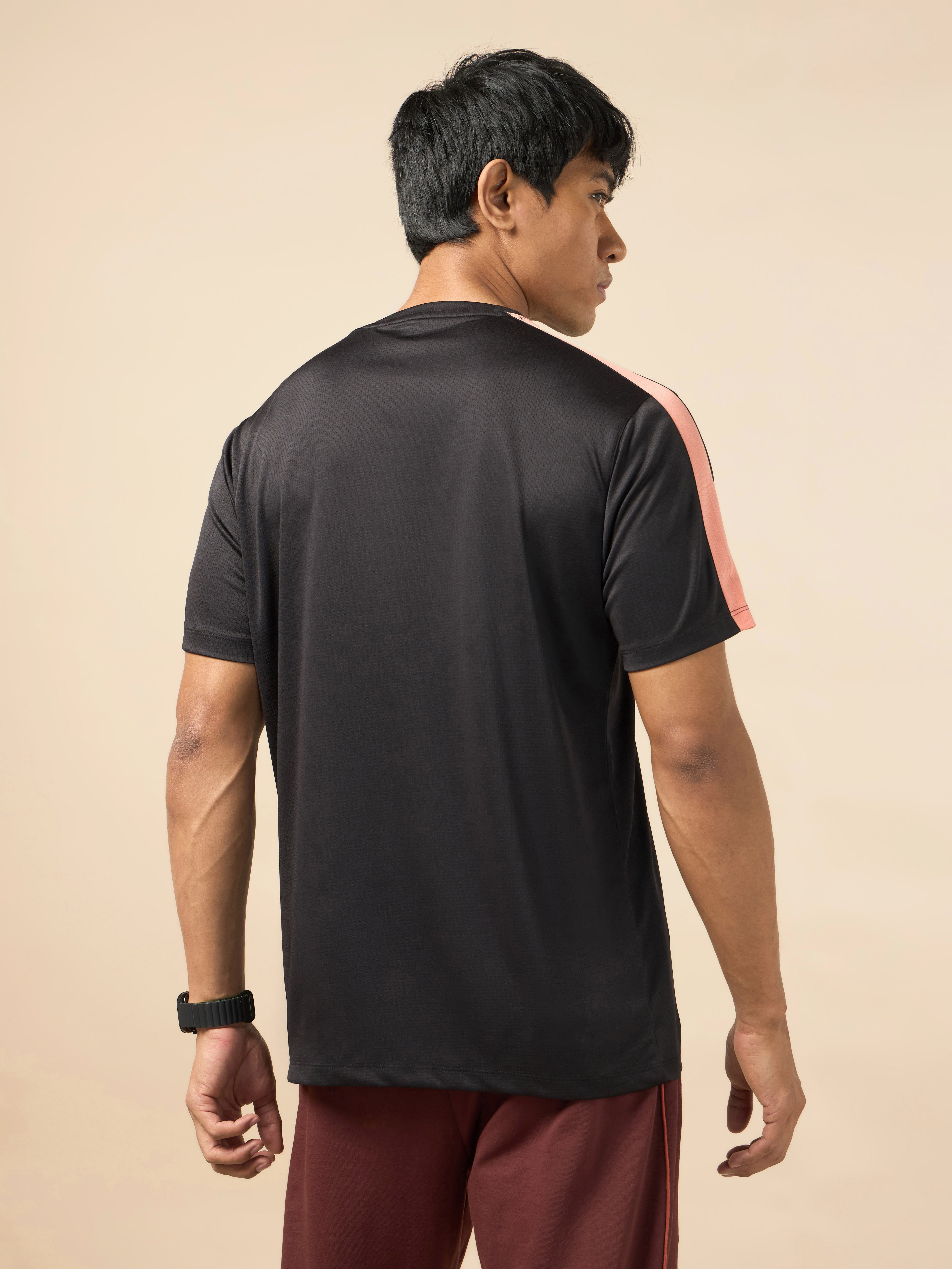 Men's Shoulder Pop Black Active T-shirt