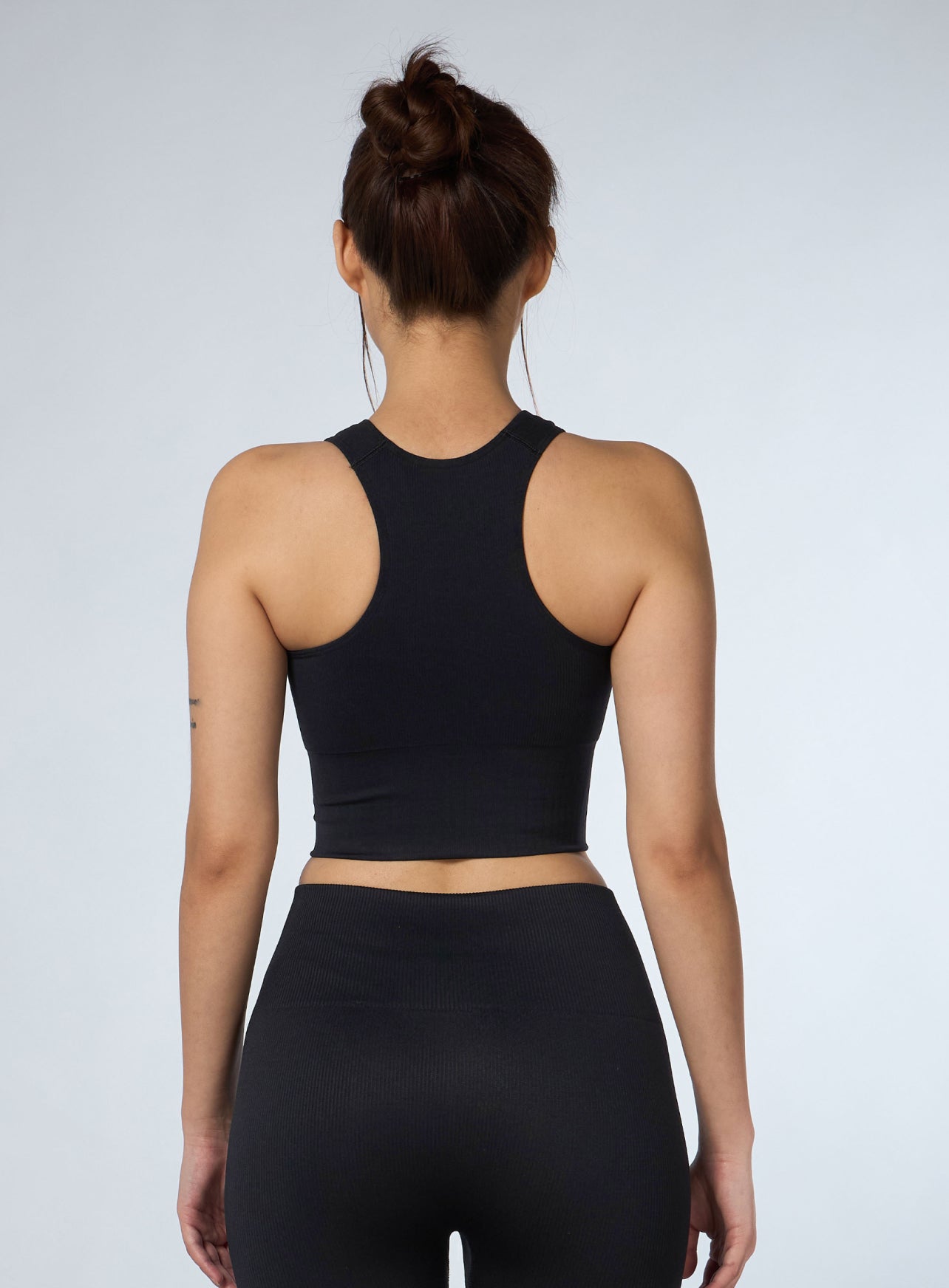 Women's Black Versatile Cropped Top Seamless Medium Support Bra