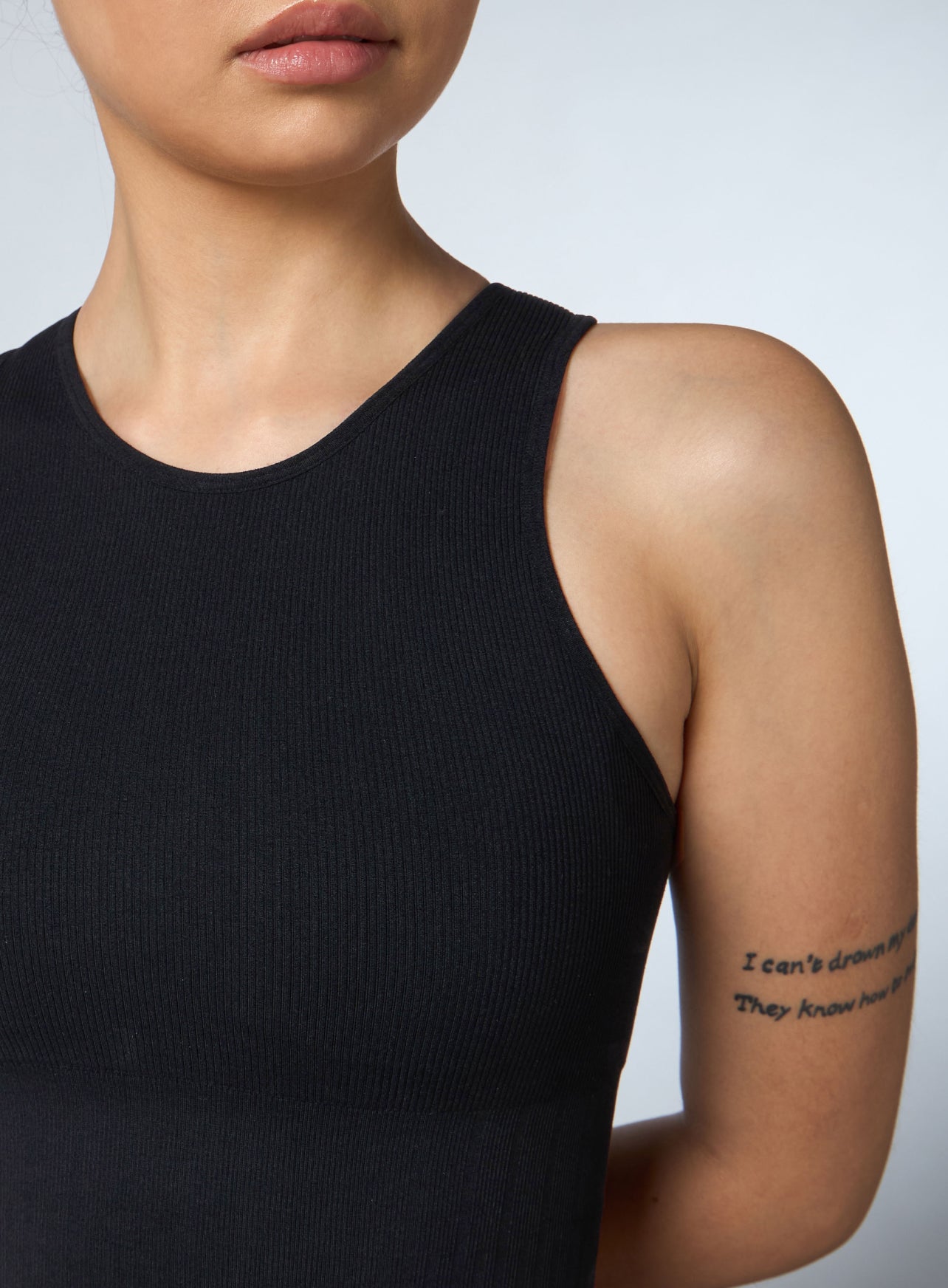 Women's Black Versatile Cropped Top Seamless Medium Support Bra