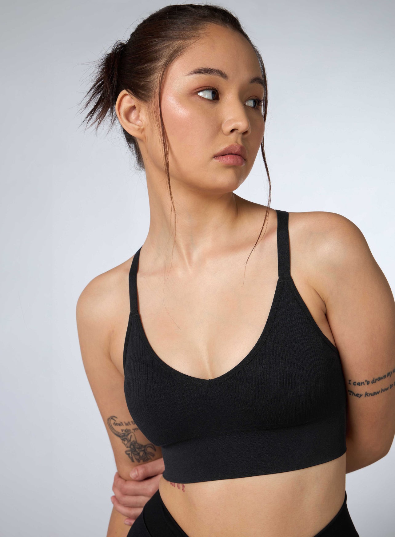 Women's Black Cross Fit Seamless Medium Support Bra