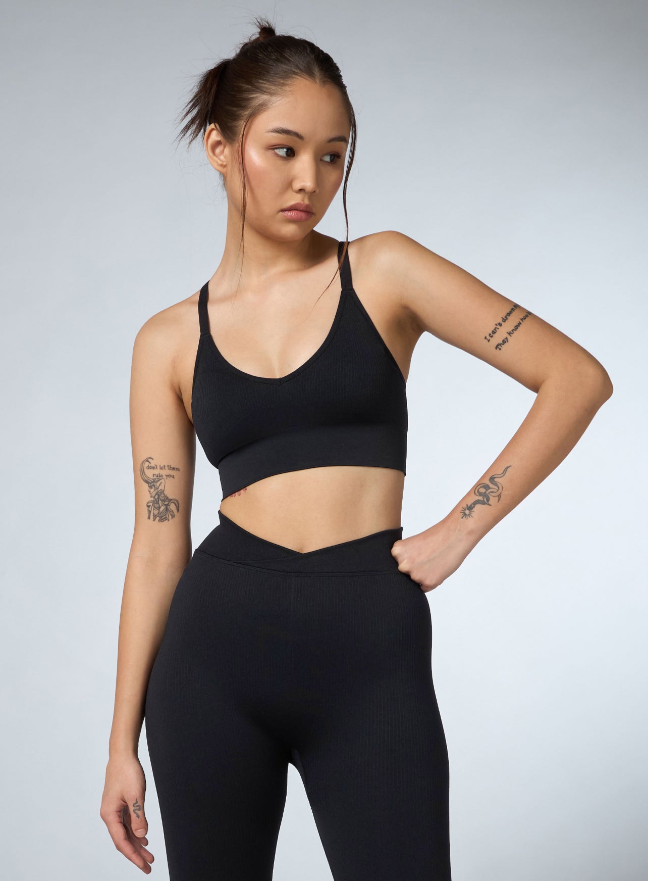 Women's Black Cross Fit Seamless Medium Support Bra