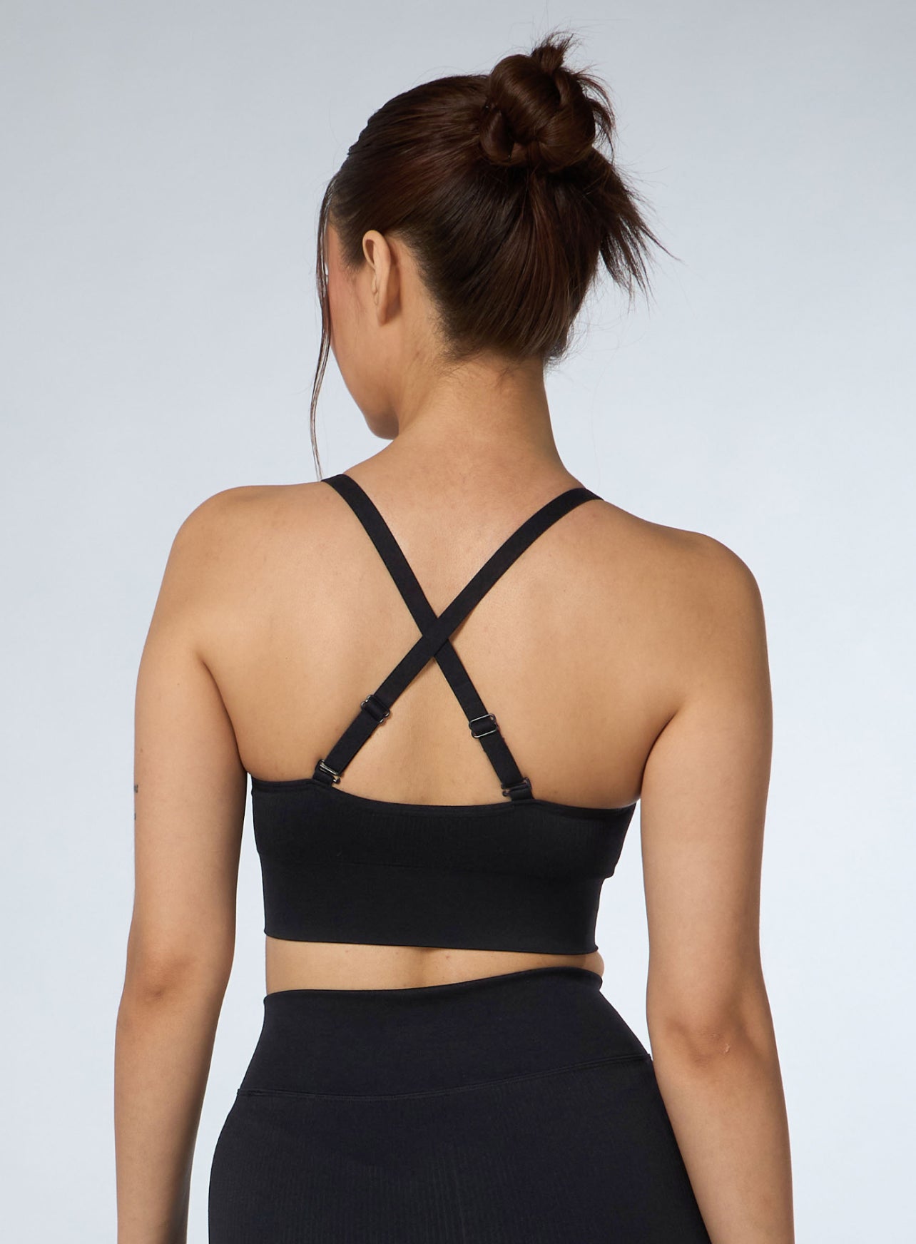 Women's Black Cross Fit Seamless Medium Support Bra