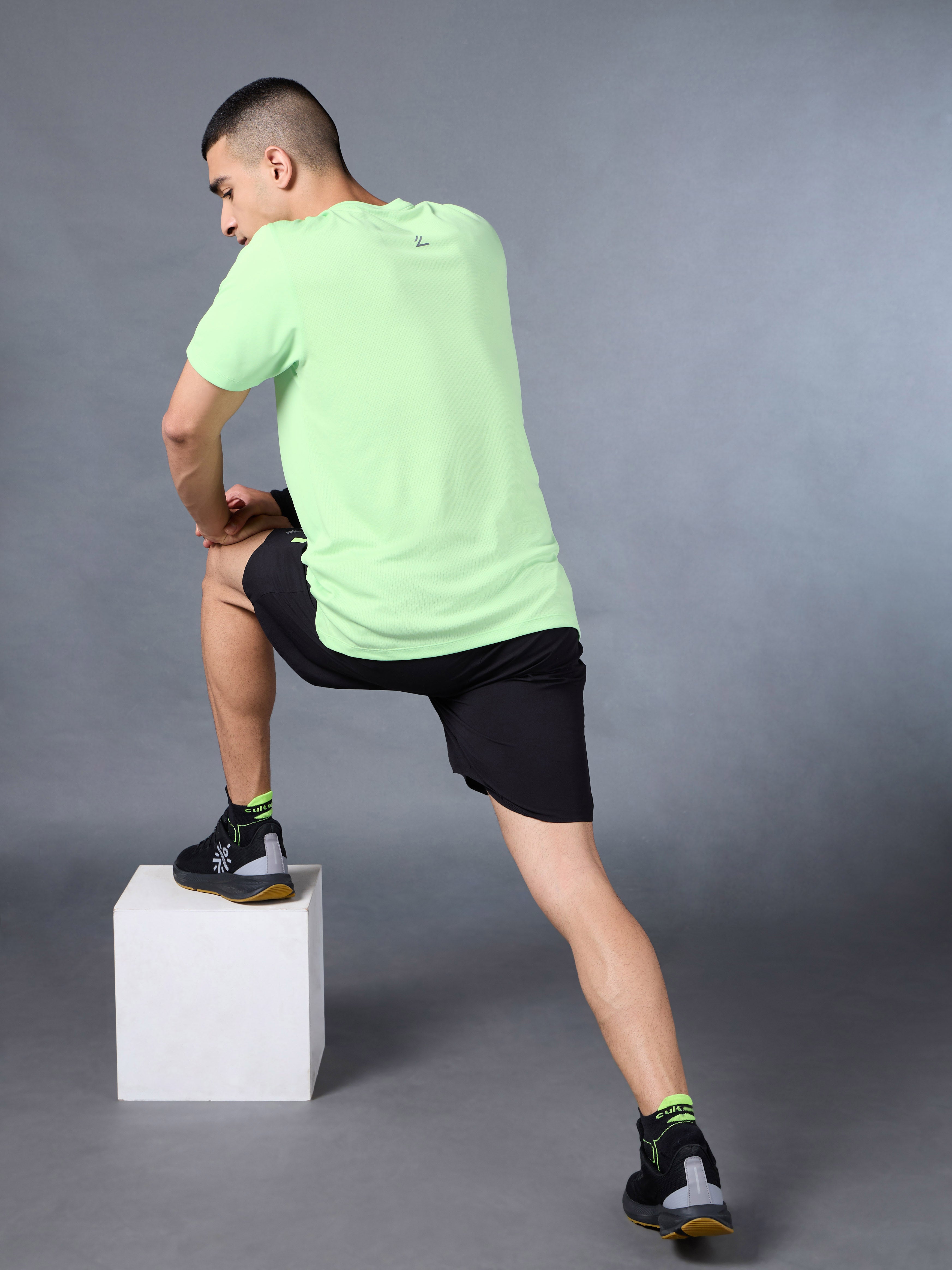 Men's Runner's Green Essential T-shirt