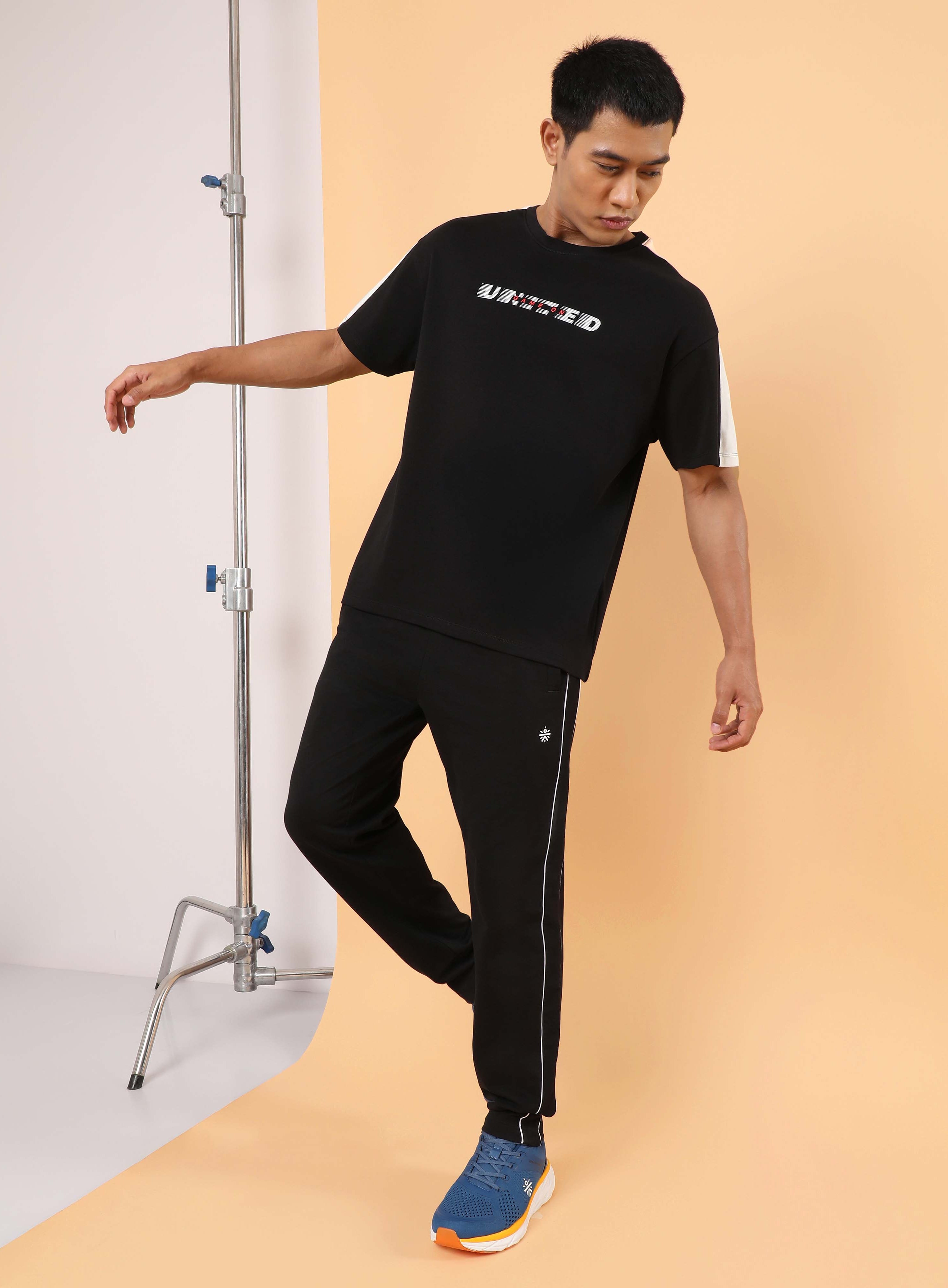 Men's Black Game On Typo Relaxed fit T-shirt