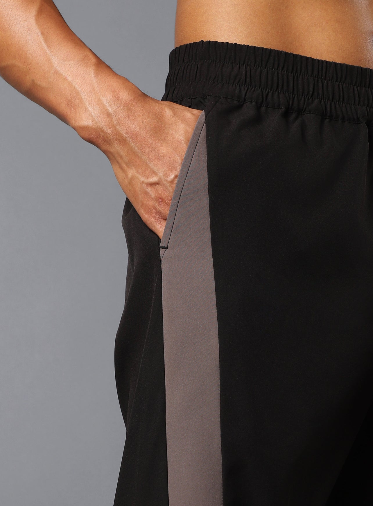 Men's Black Runner Essential Trackpants