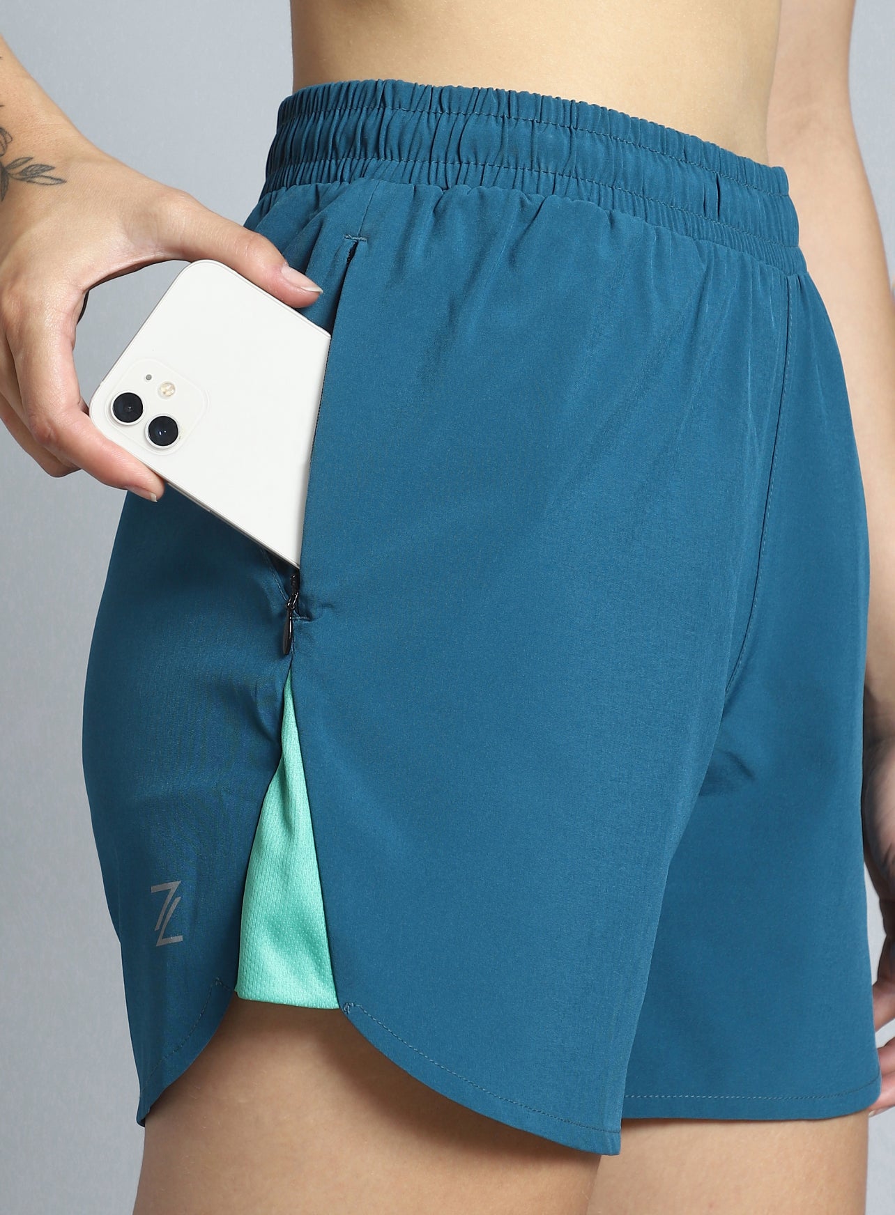 Women's Teal Run Forward Shorts