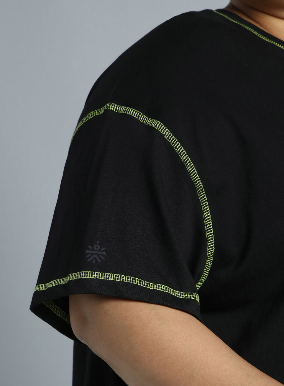 Women's Black Training Essential Graphic Plus Size Boxy Fit T-shirt