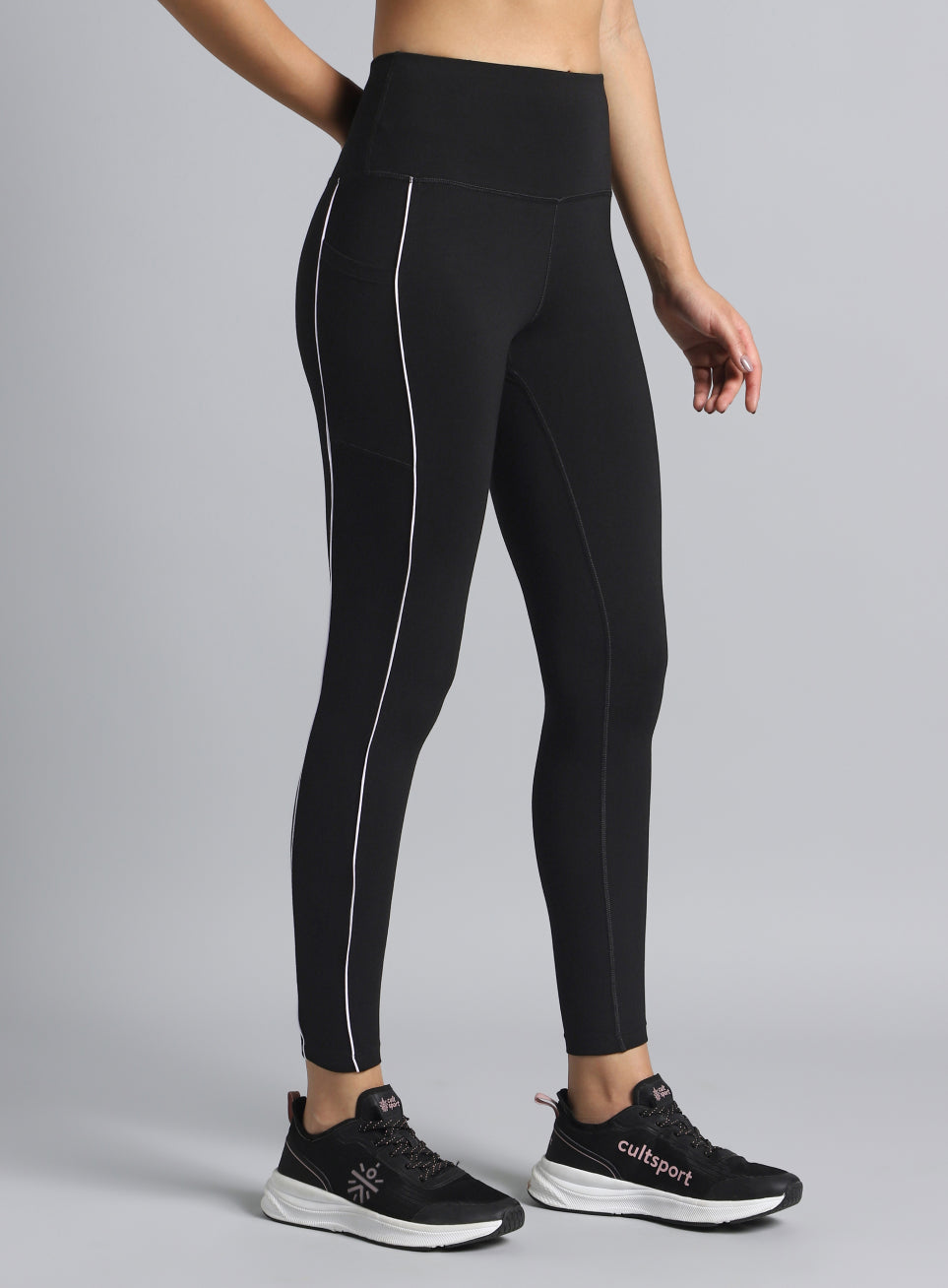 Women's Black Train and Flow Cotton Tights