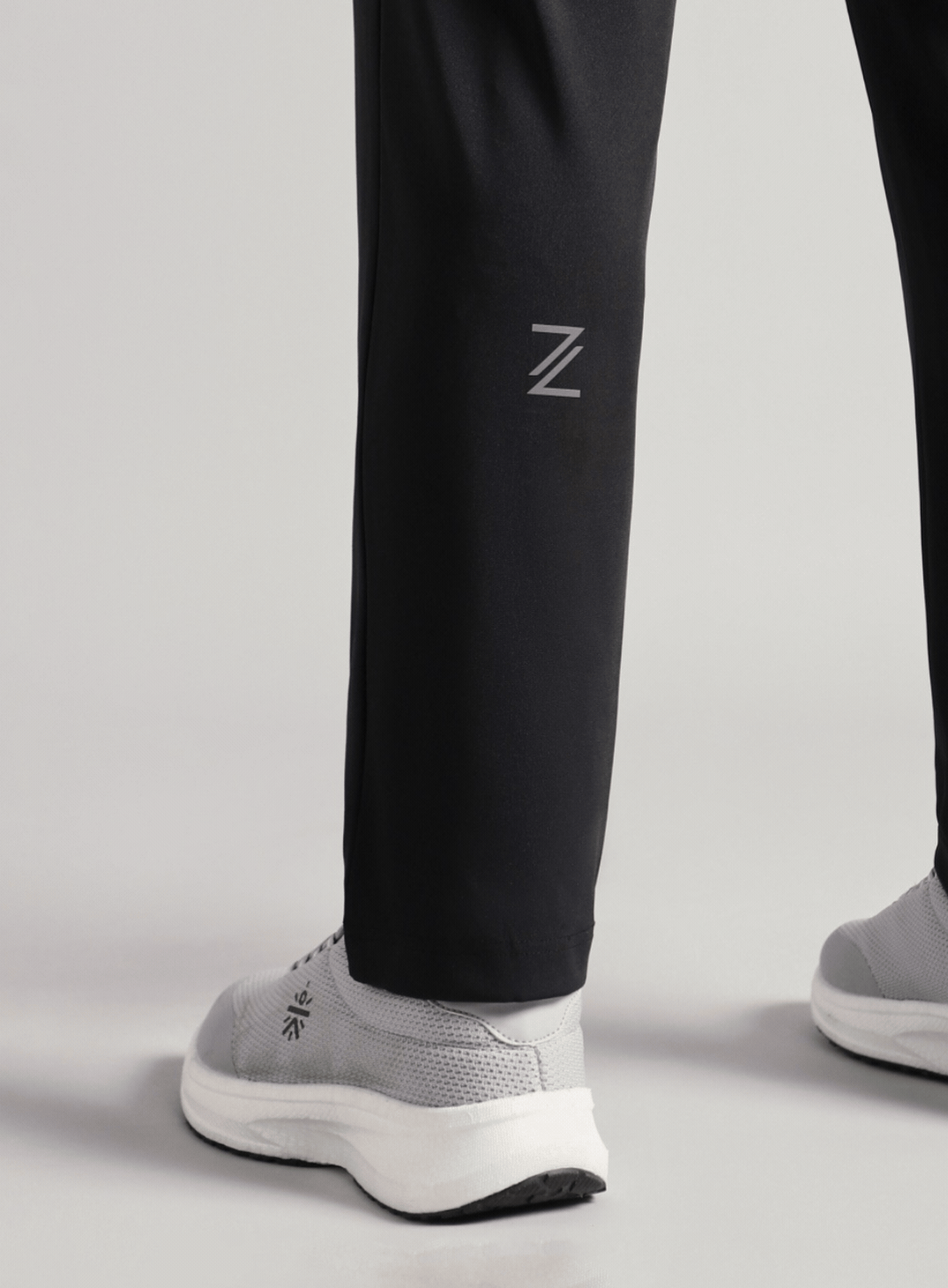 Men's Black Runner's In Motion Graphic Trackpant