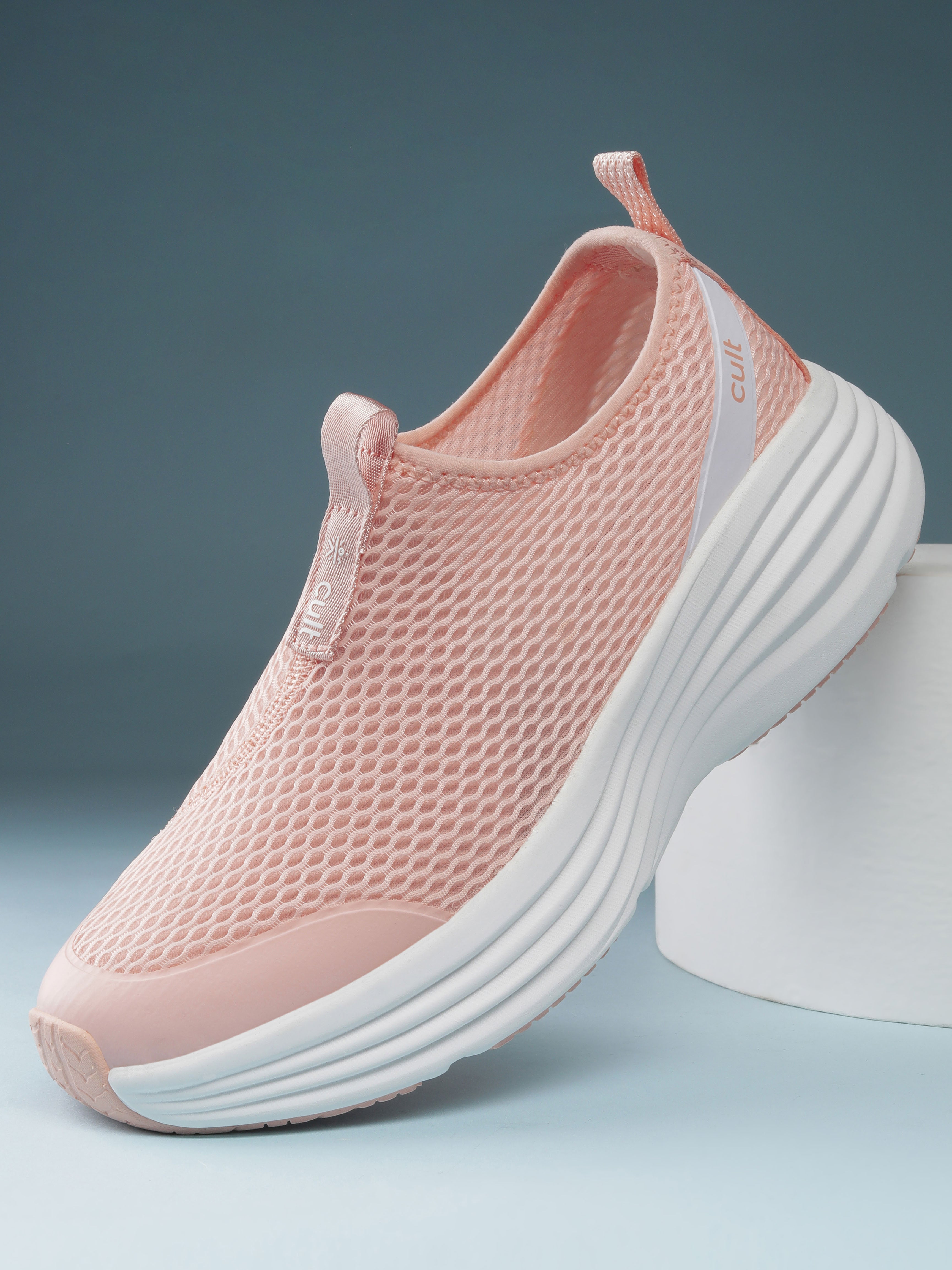 cult Women's AeroKnit Walking Shoes - Peach