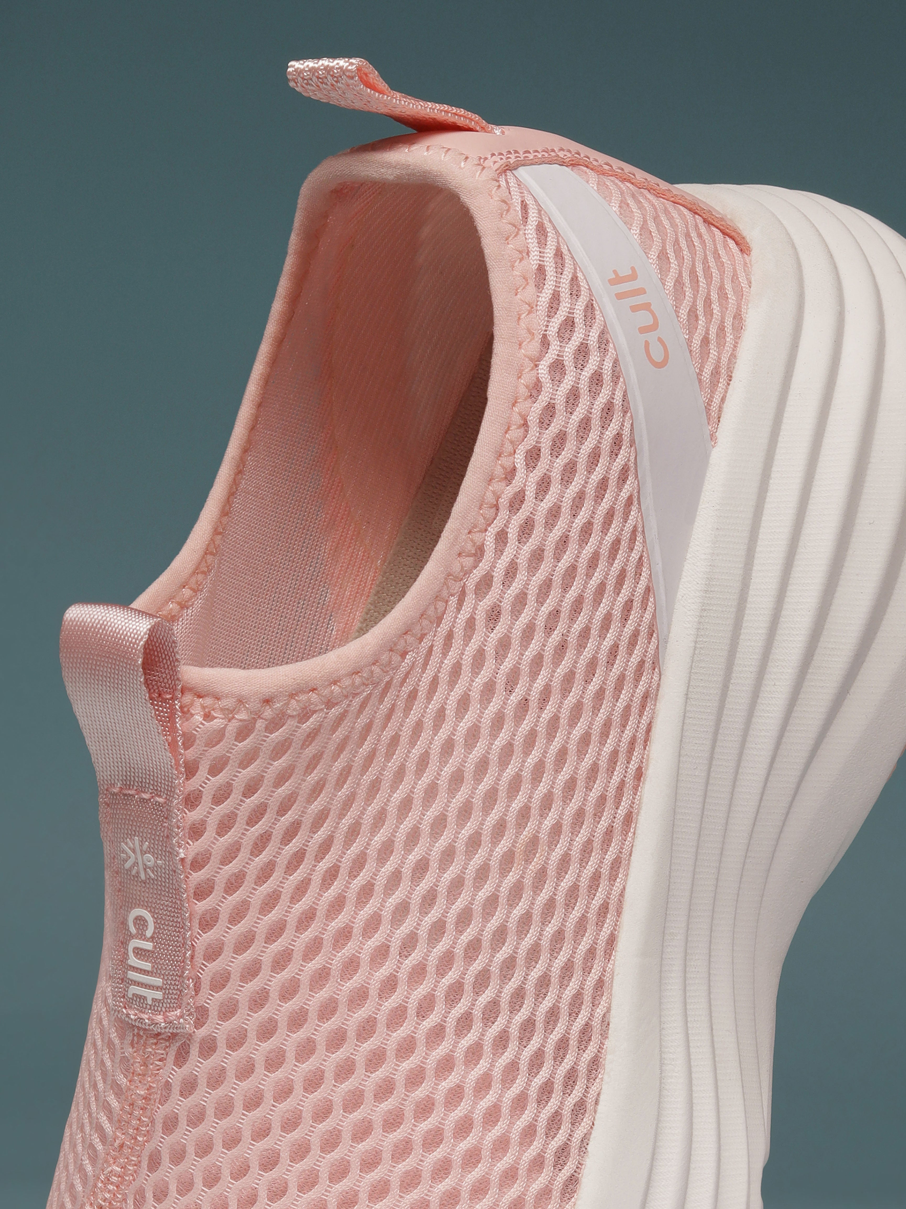 cult Women's AeroKnit Walking Shoes - Peach