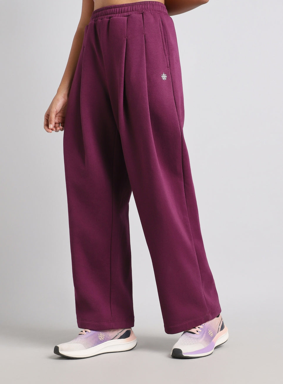 Women's Plum Motion Lab Pleated Loose Fit Trackpants