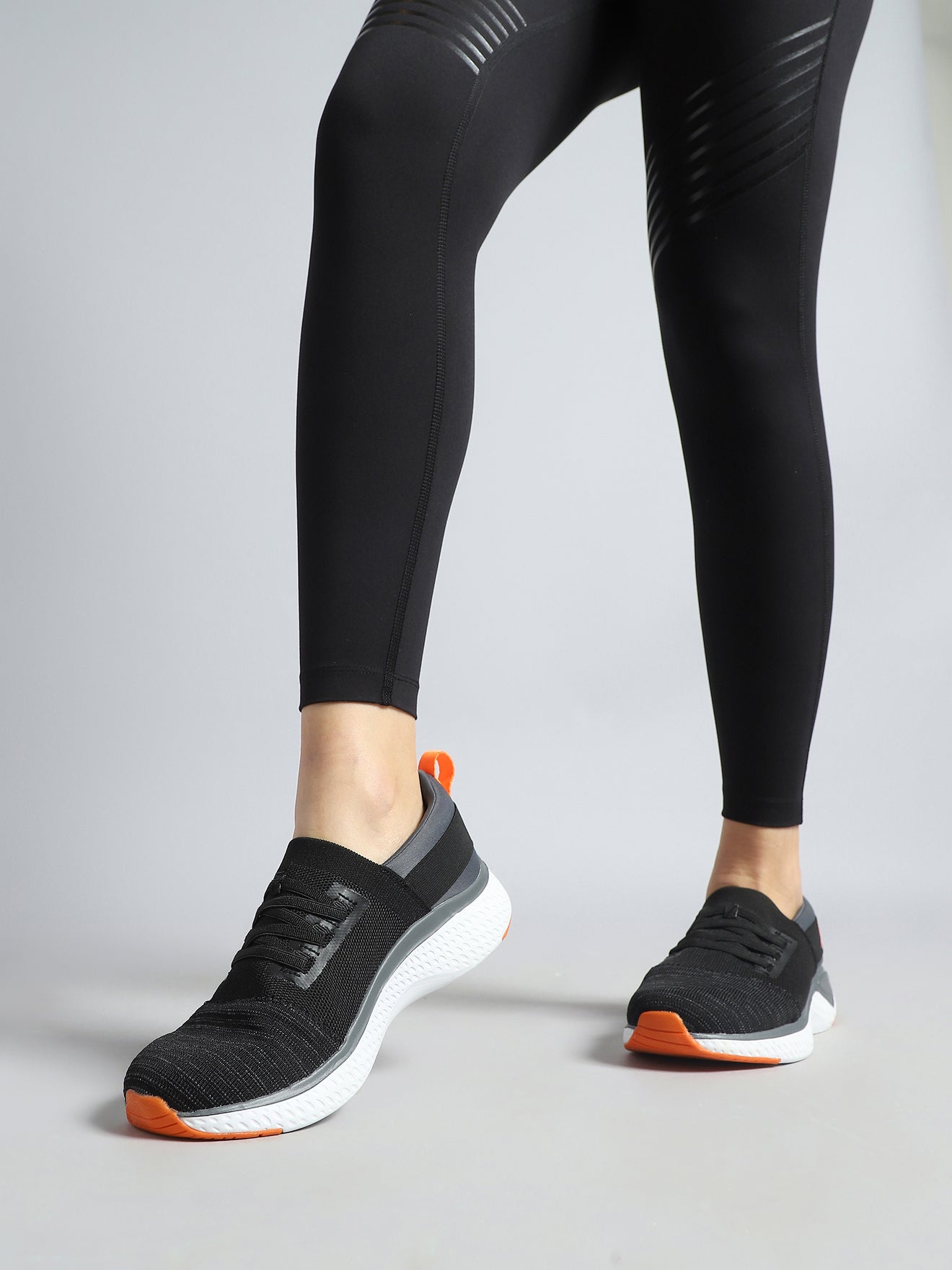 Avant Women's SwiftFit Slip-On Walking Shoes - Black