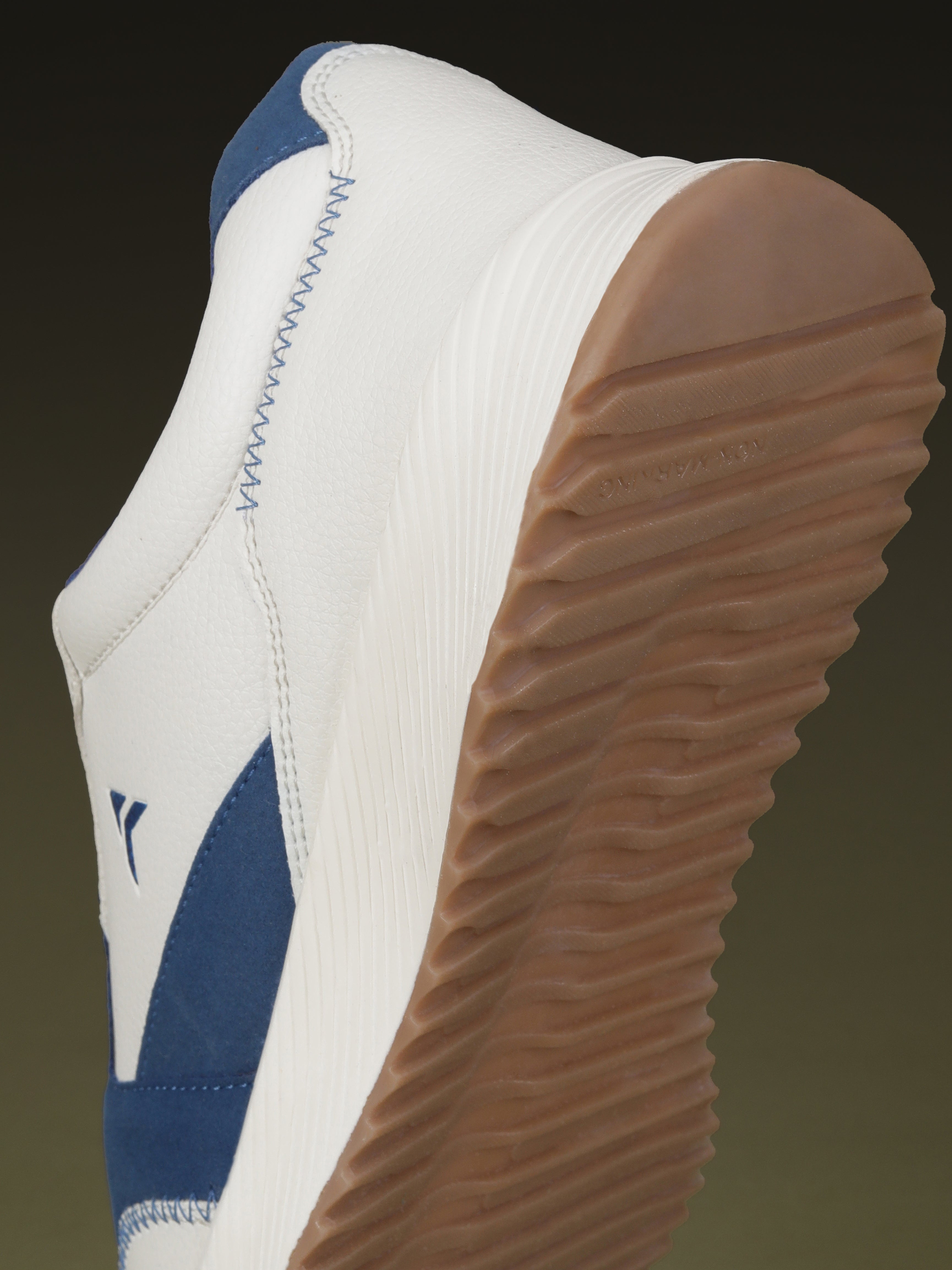 Avant Men's MotionCore Running Shoes - White/Royal Blue