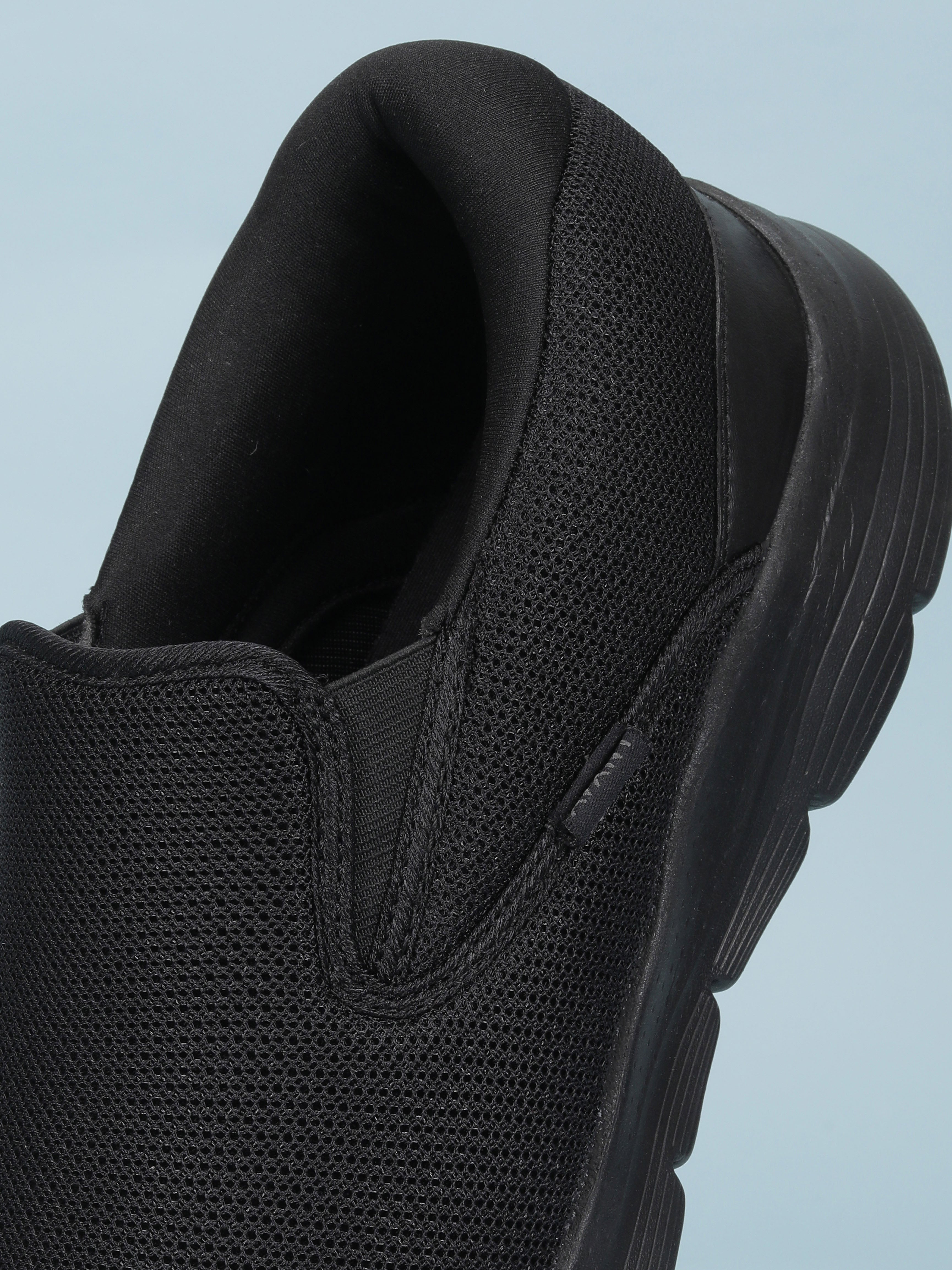 Avant Men's AirCruise Slip-On Walking Shoes - Black