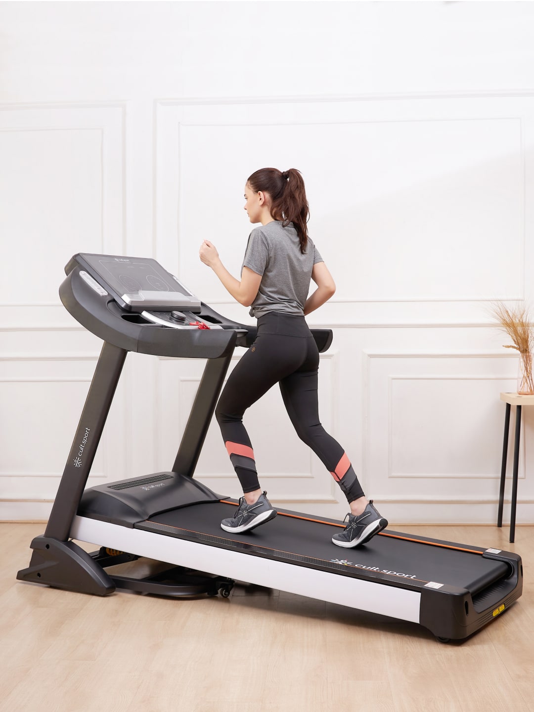 Smartrun Dallas 7 HP Peak Treadmill | 15-level Auto-Incline | Max Weight-150kg | Max Speed-20kmph (with 6 Months Extended Warranty)
