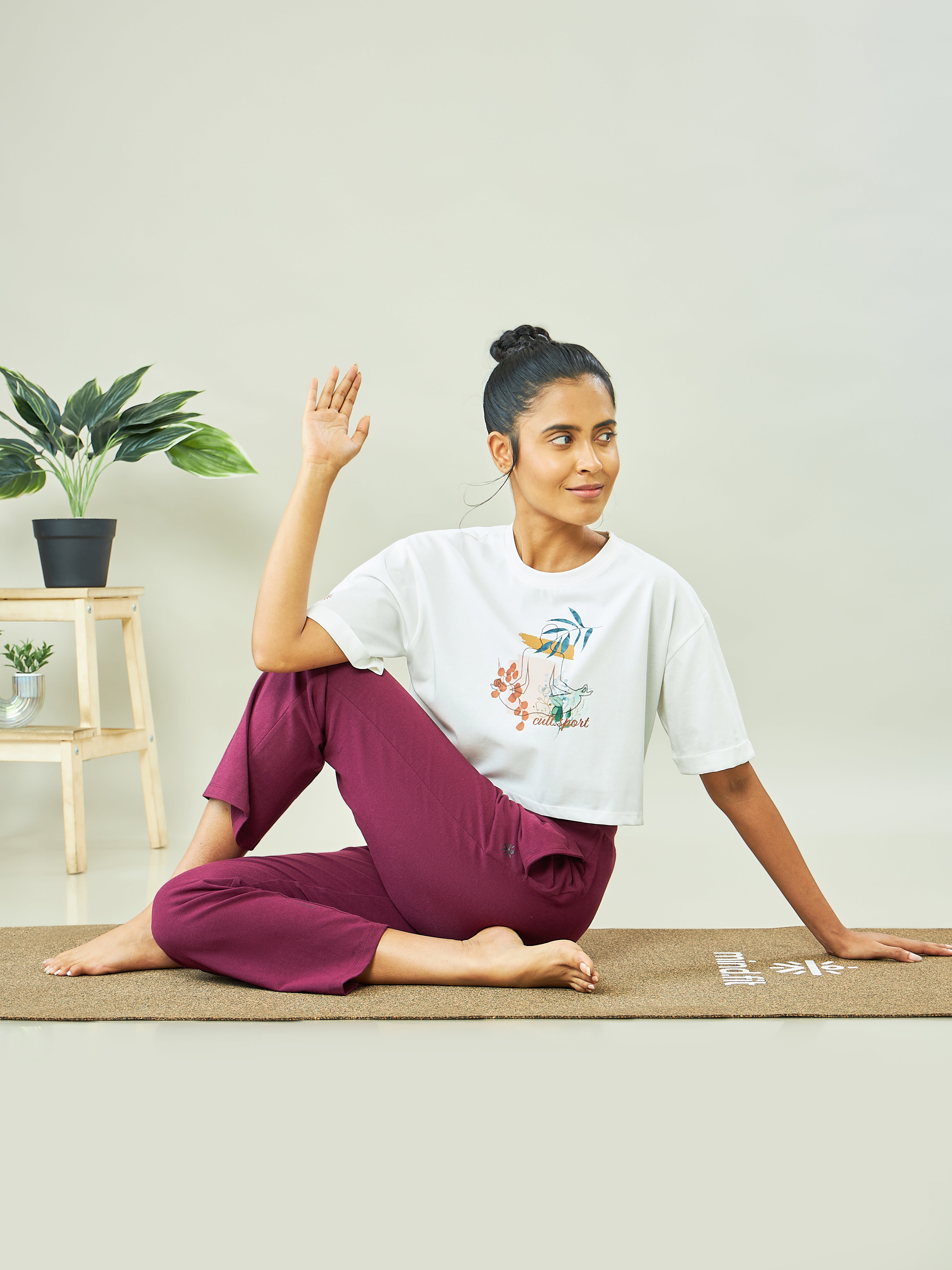 Graphic Print Yoga Crop Top