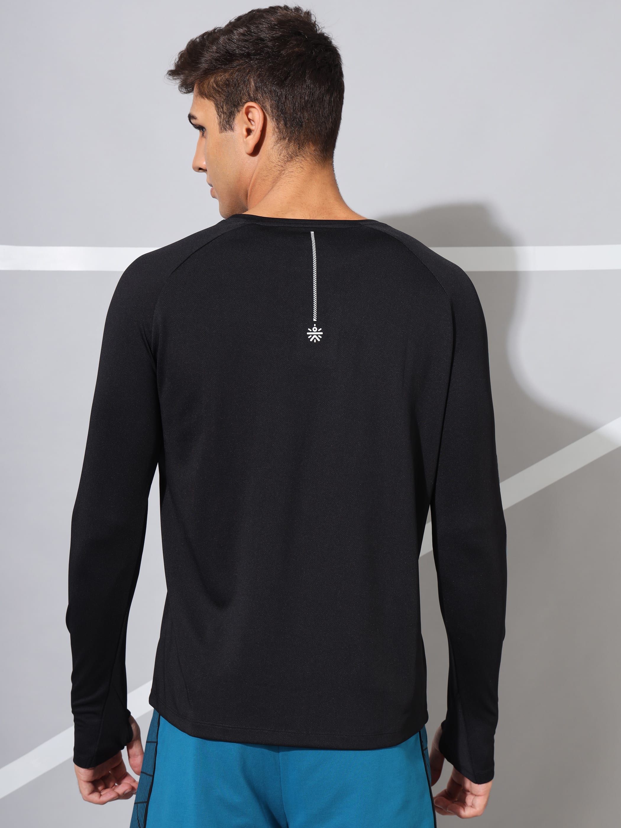 Active T-shirt with Thumbhole Sleeves