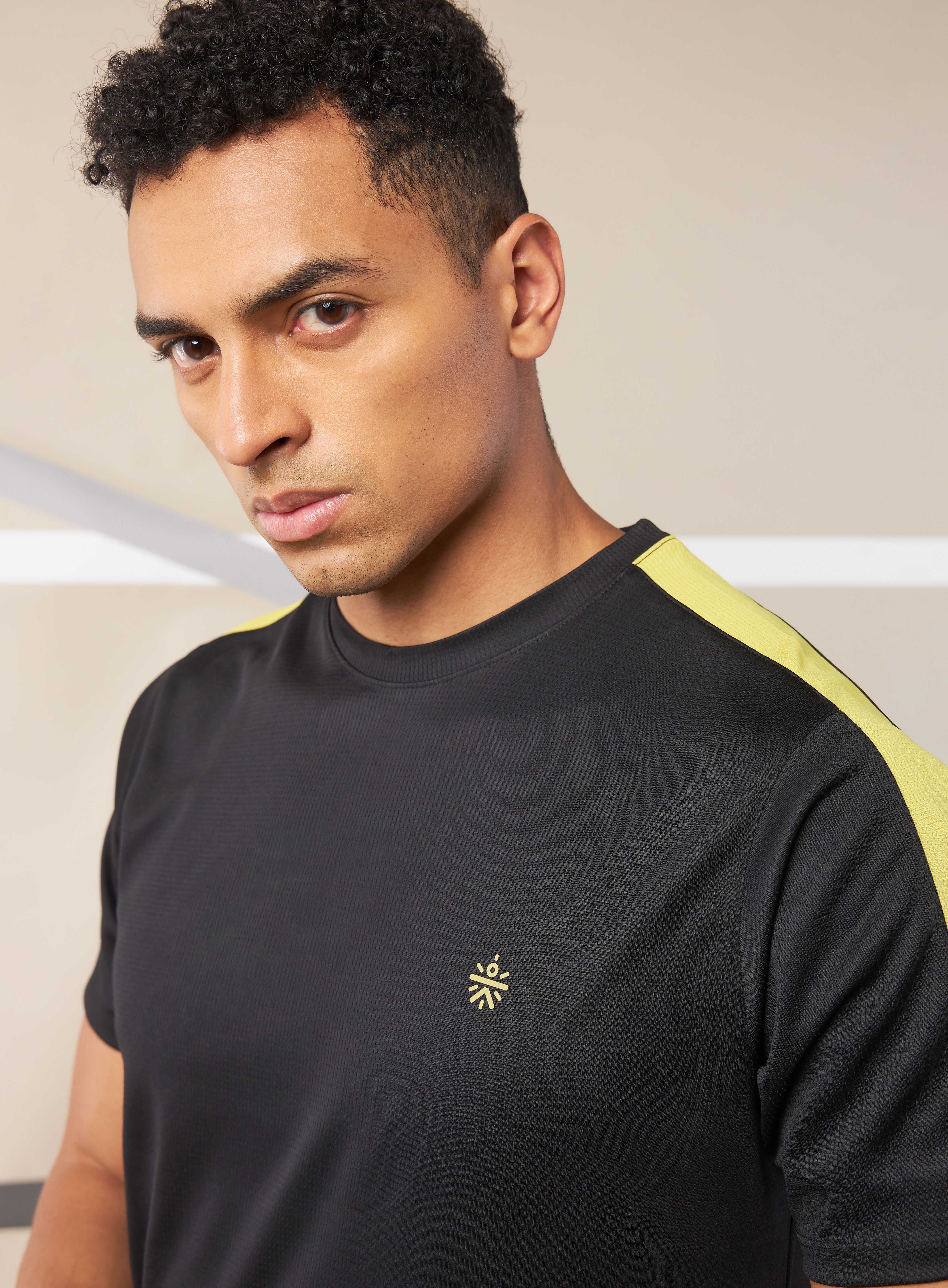 Shoulder Pop Active T-shirt