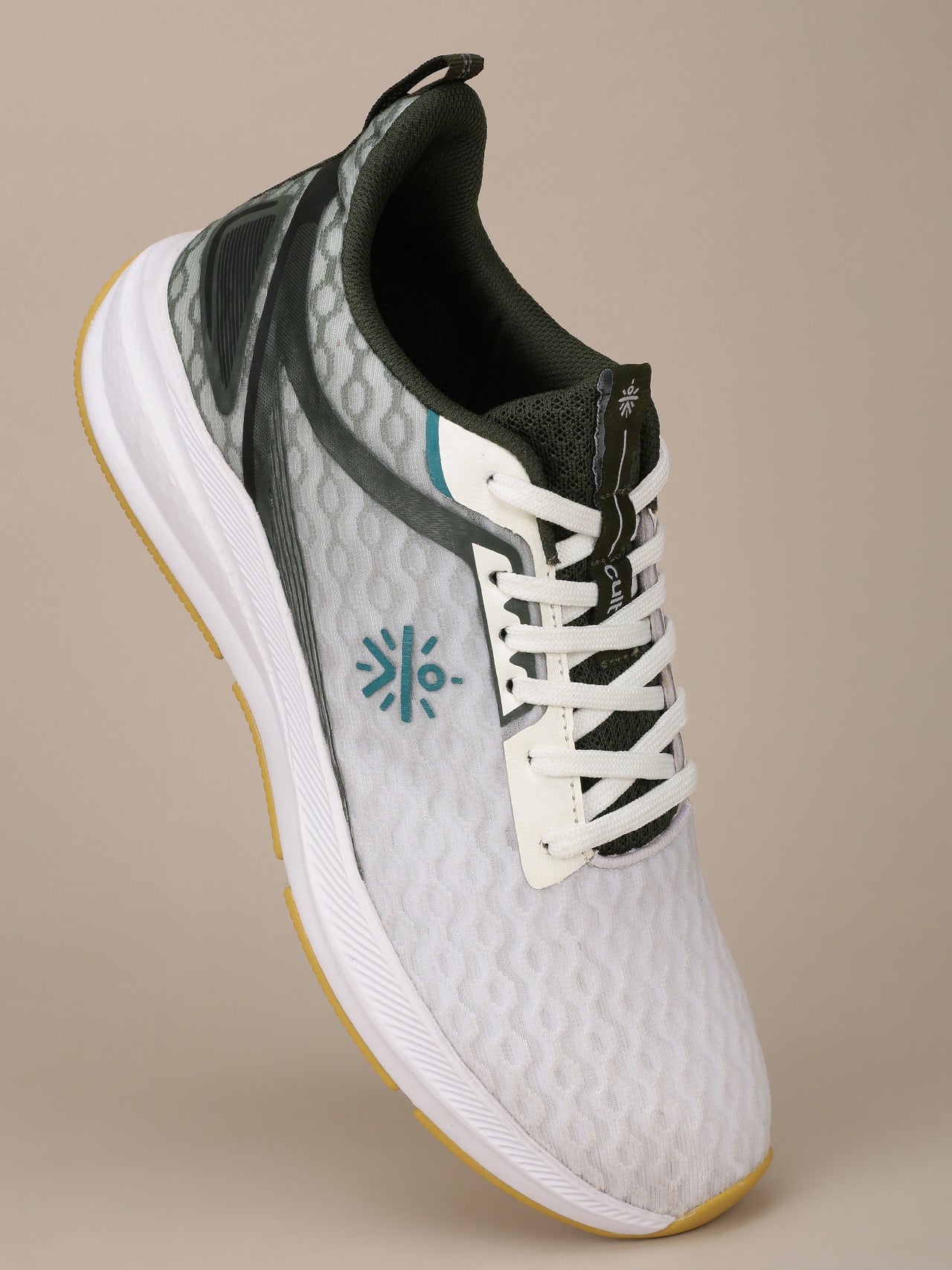 cult Men's AeroStride Casual Shoes - White/Olive