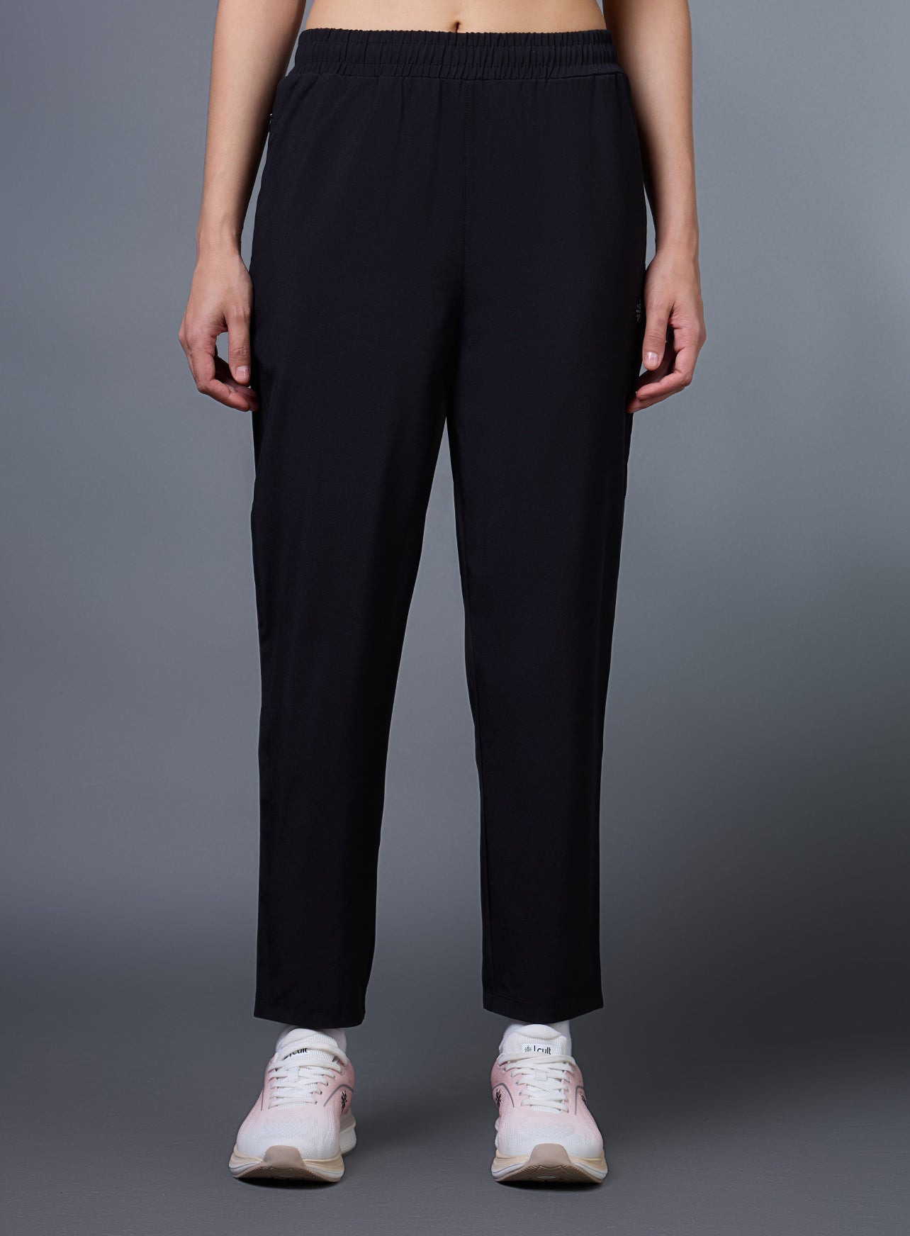 Women's Black Run Elevate Cropped Trackpants