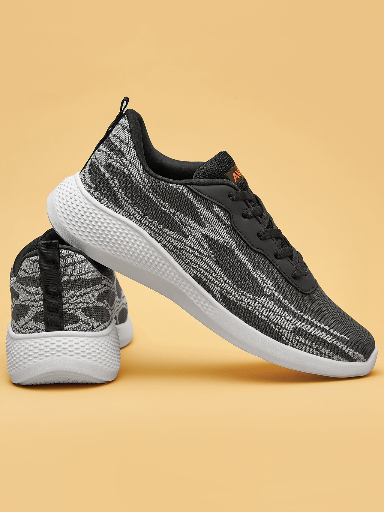 Avant Men's Dual Tone Knitted Walking Shoes-Grey