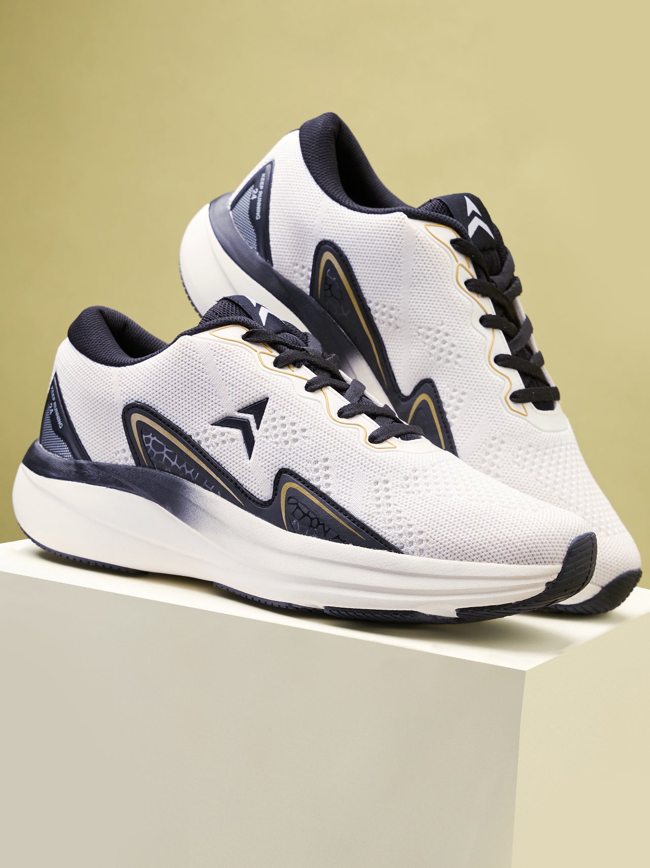 Avant Men's Radiant Running Shoes-White/Black