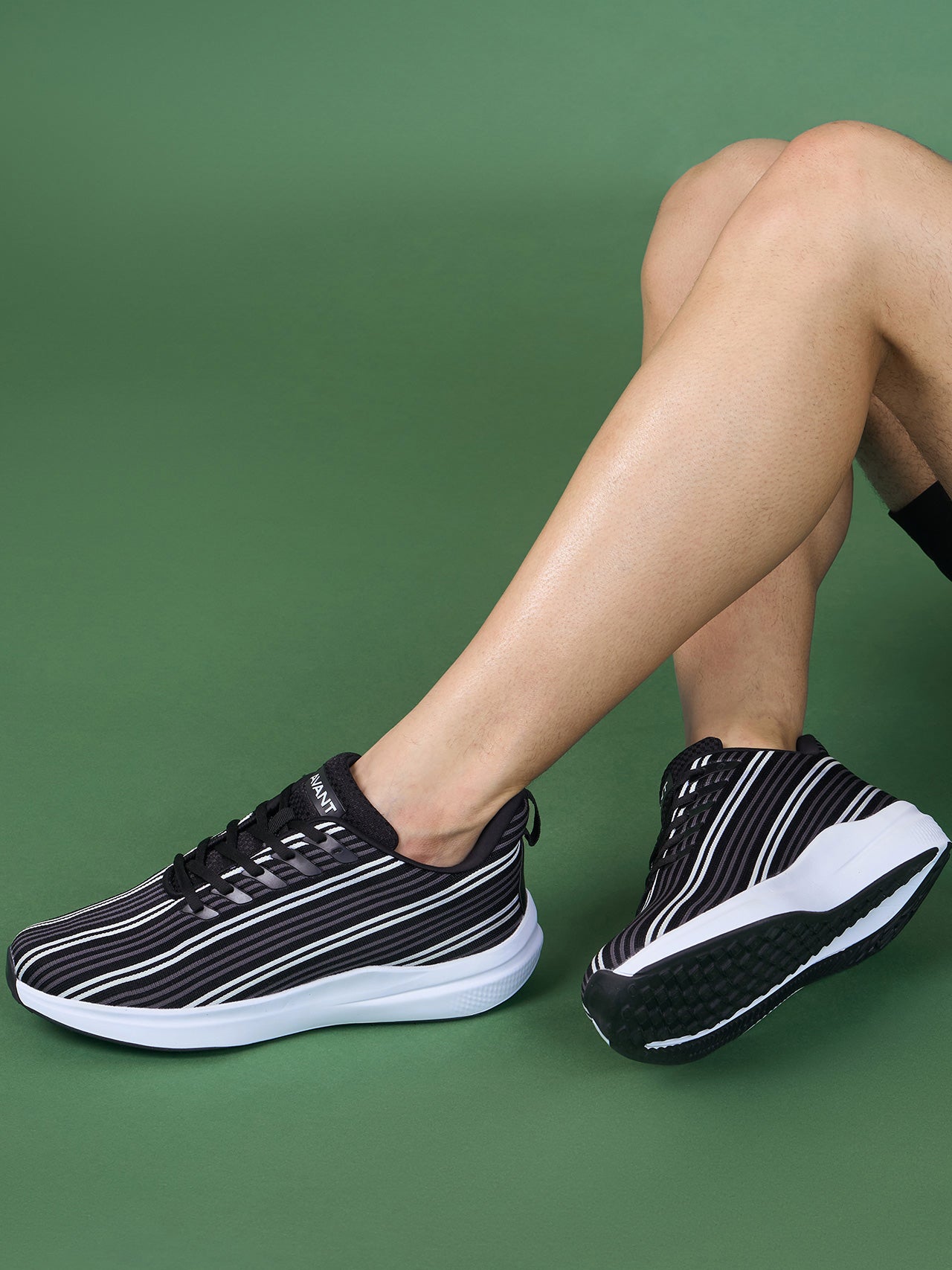 Avant Men's Bi-Strip Running Shoes - Black/White