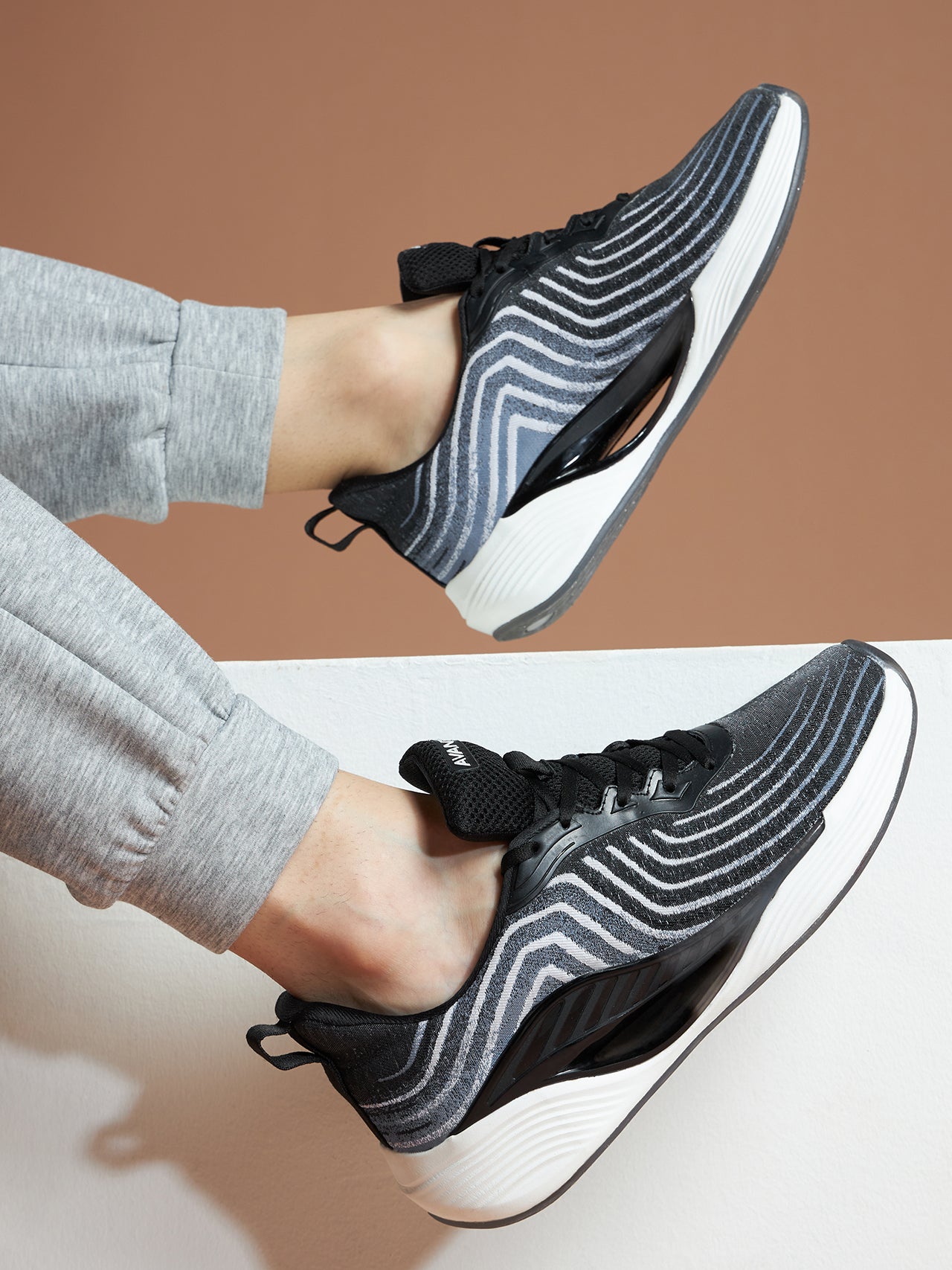 Avant Men's Cyclone Running Shoes - Black/Navy Blue