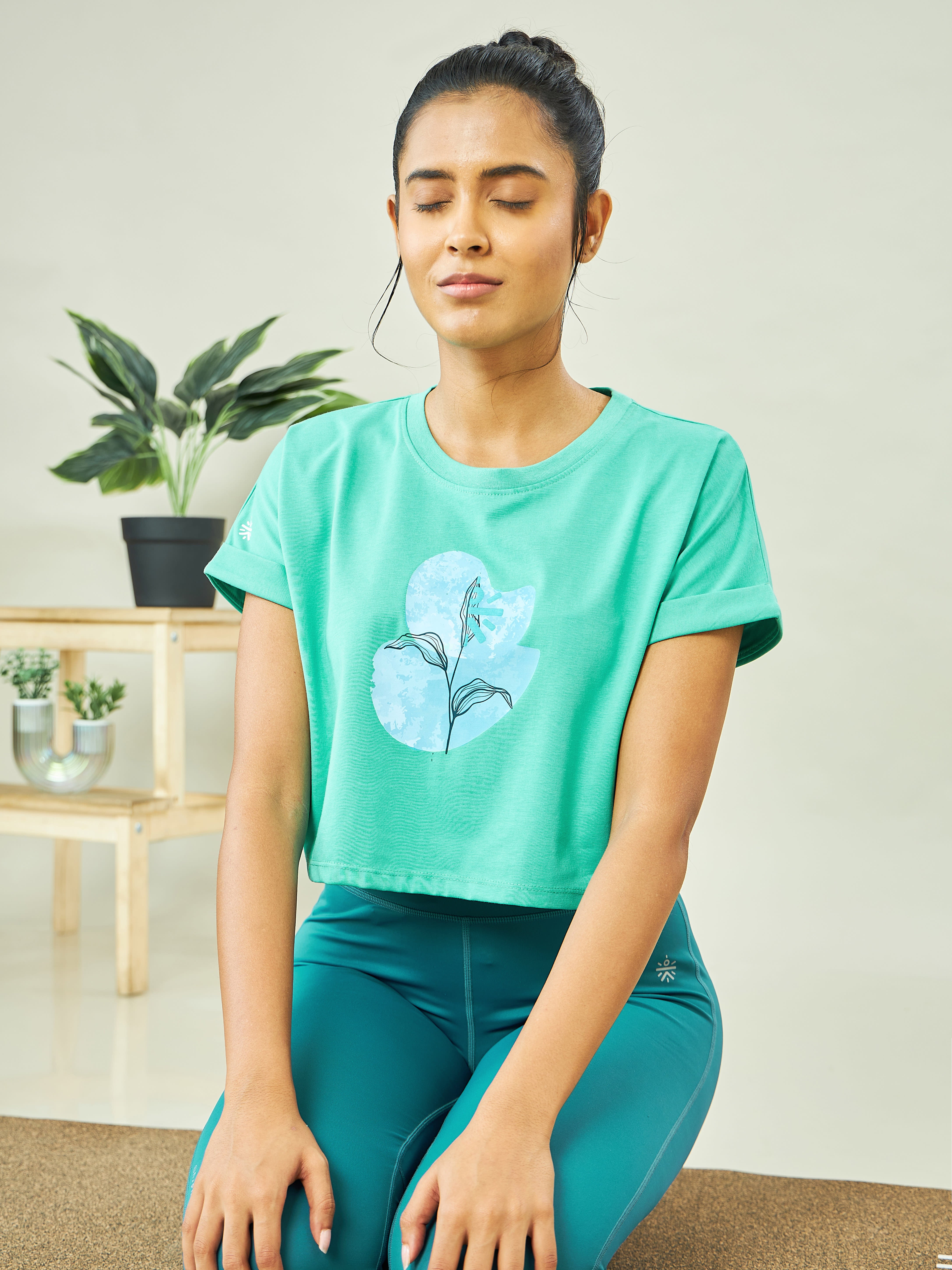 Graphic Print Yoga Crop Top