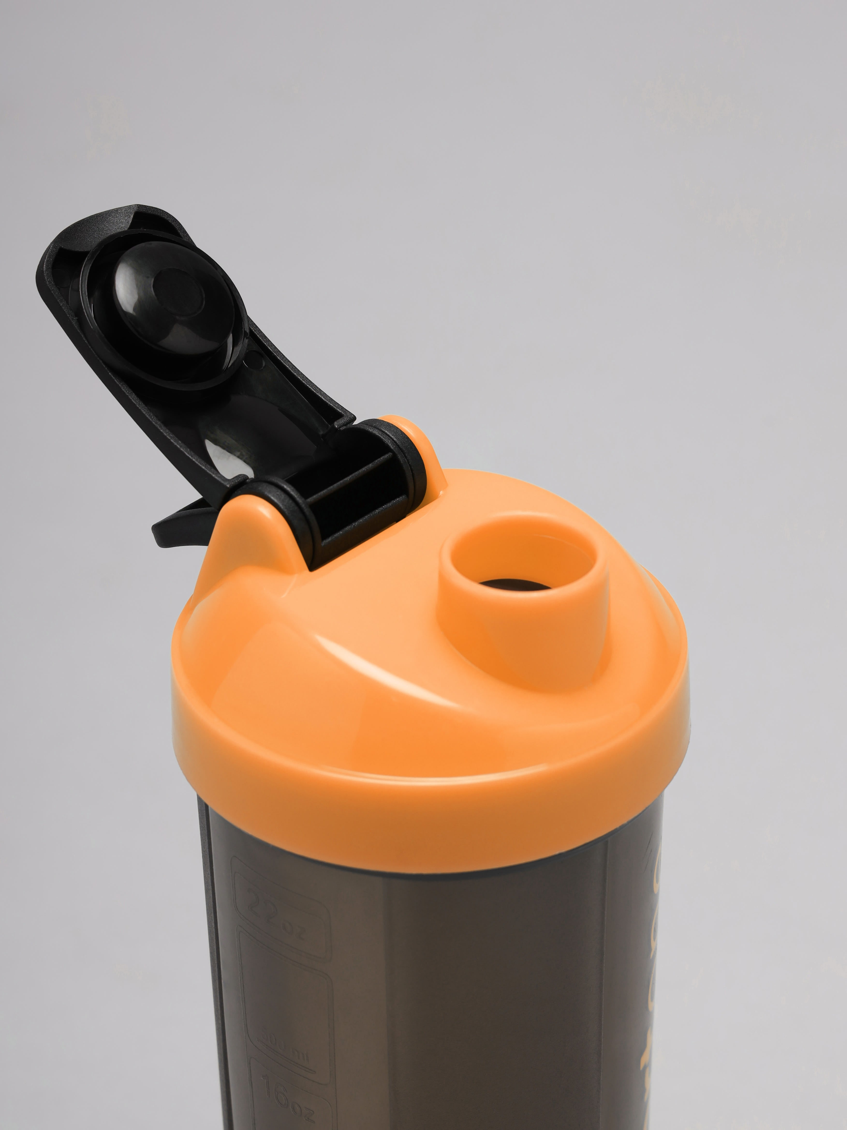 Spill Proof Flip Top Shaker with Blender Ball
