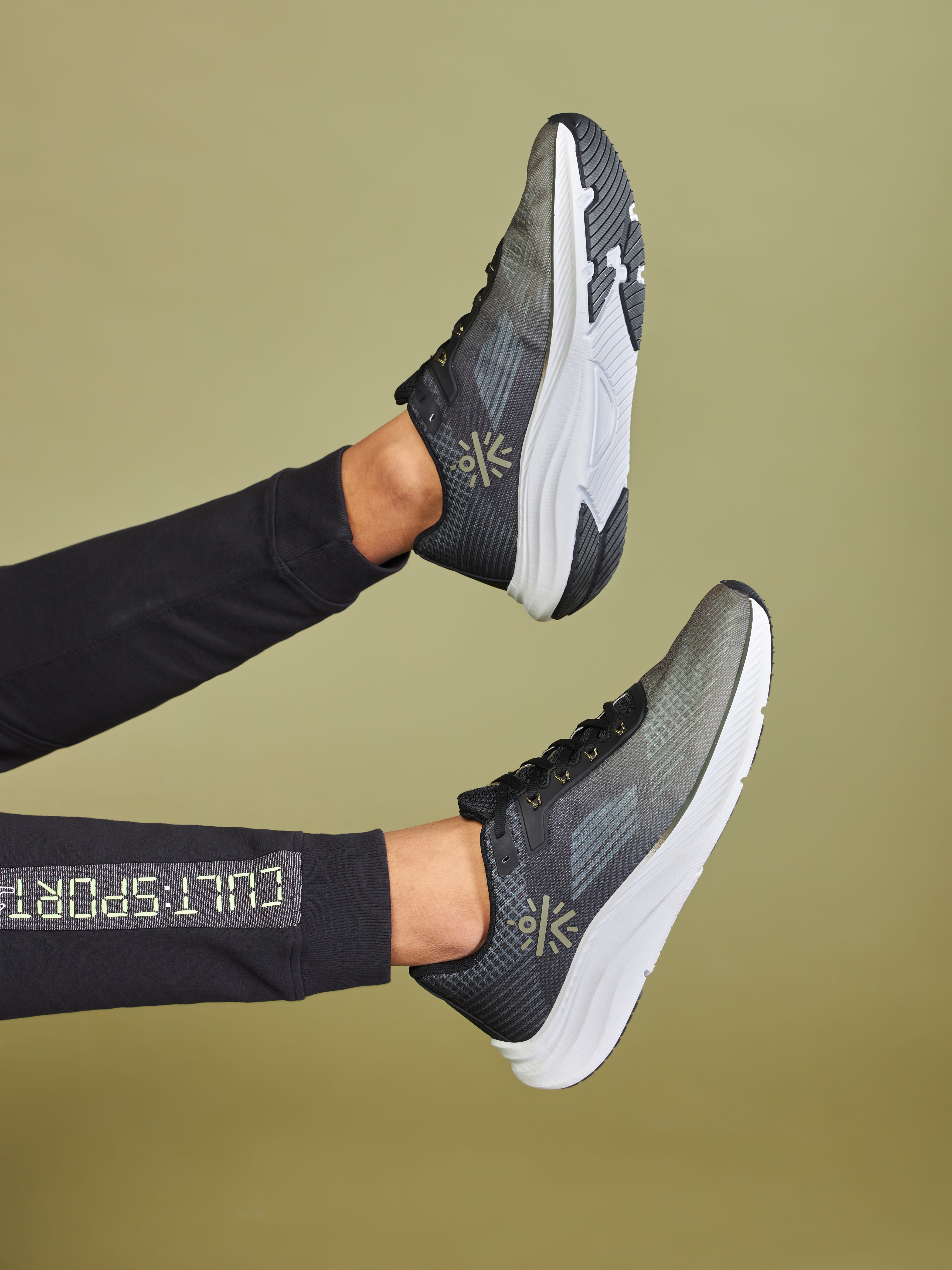 cult Thunderbird Men Running Shoes - Olive/Black