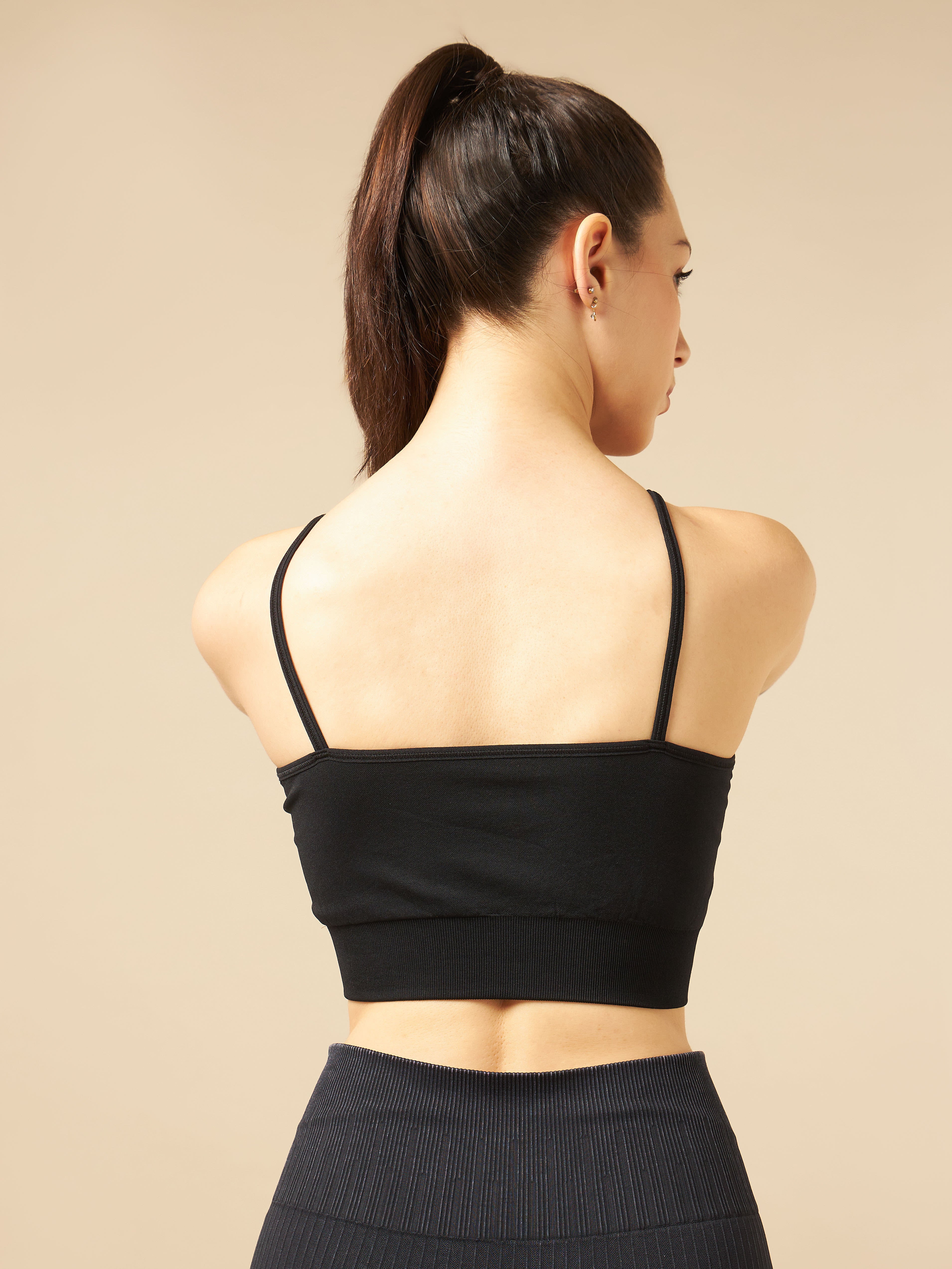 Black Seamless Medium-Support Sports Bra