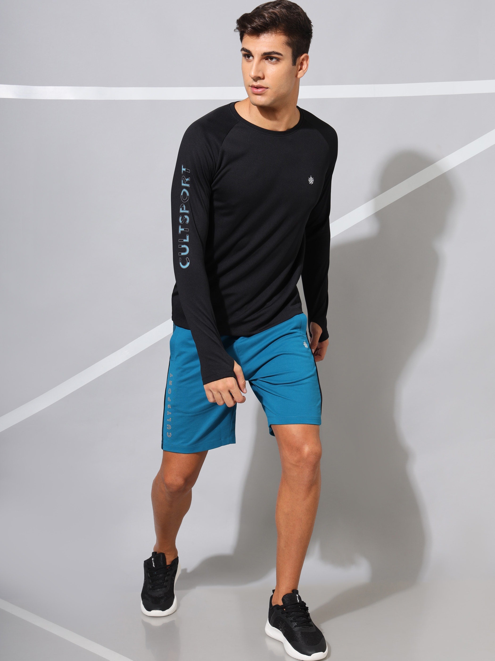 Active T-shirt with Thumbhole Sleeves