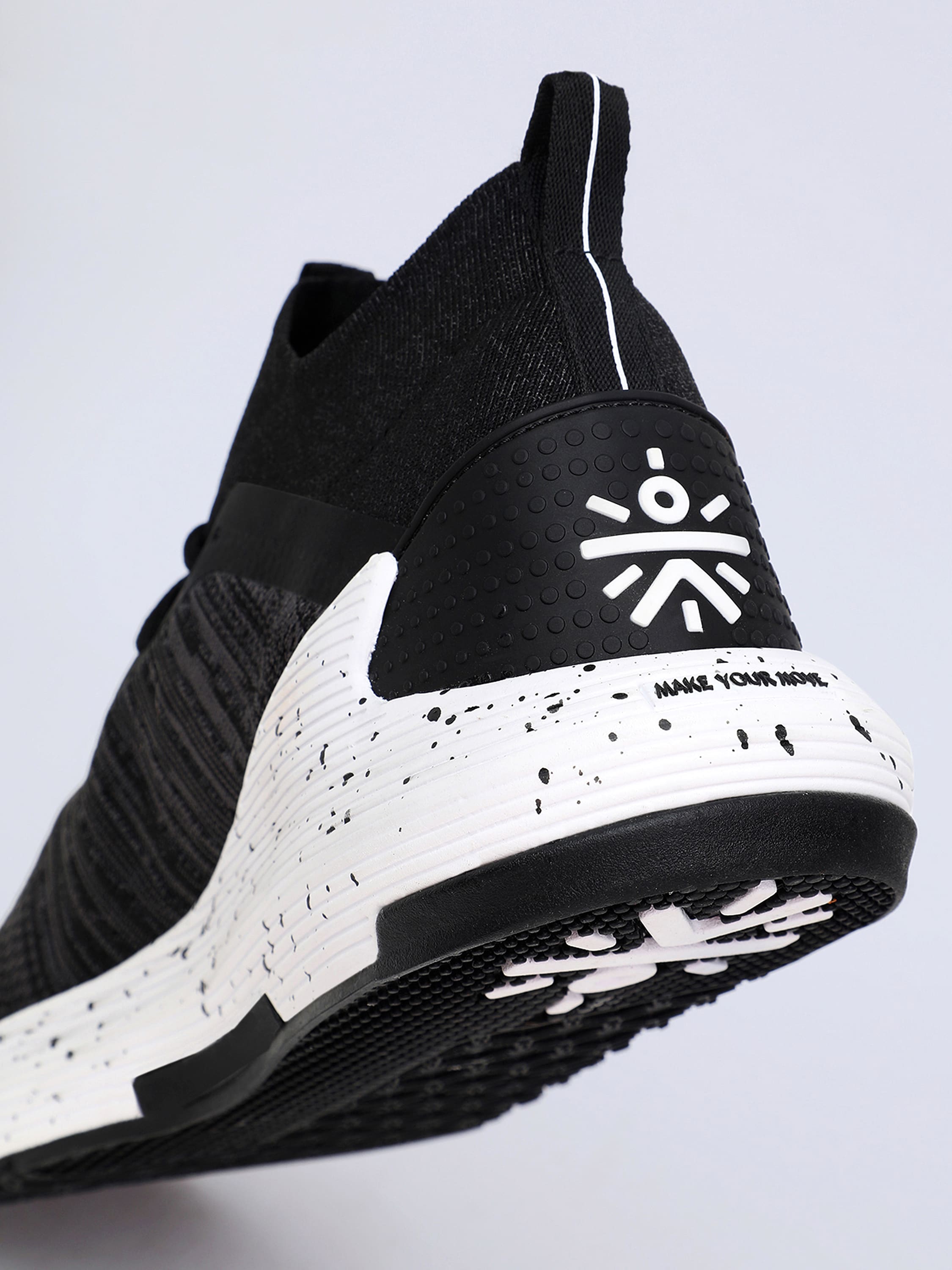 cult Pro-Train Men Training Shoes - Black/White