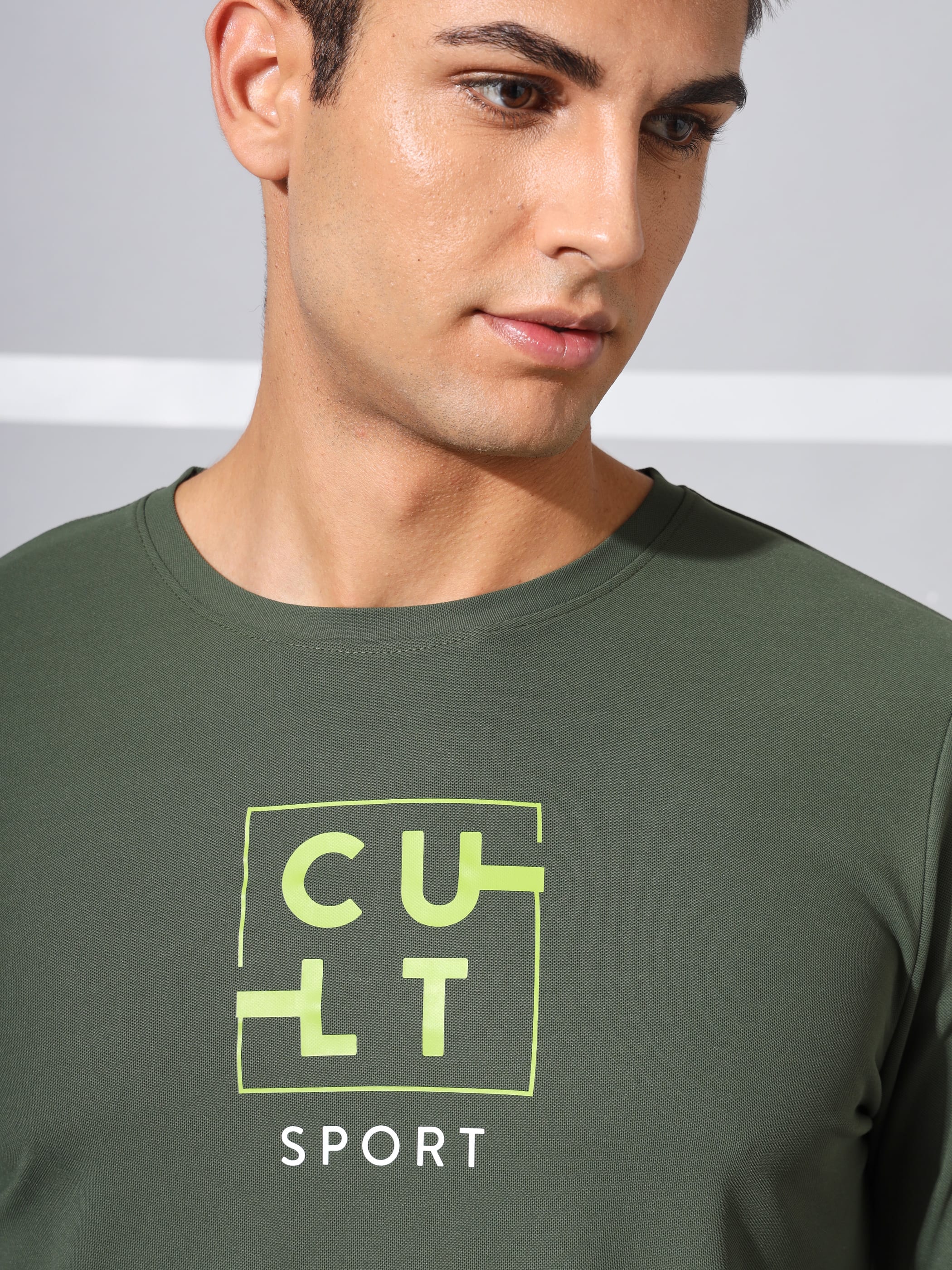 Graphic Performance T-shirt with Thumbholes