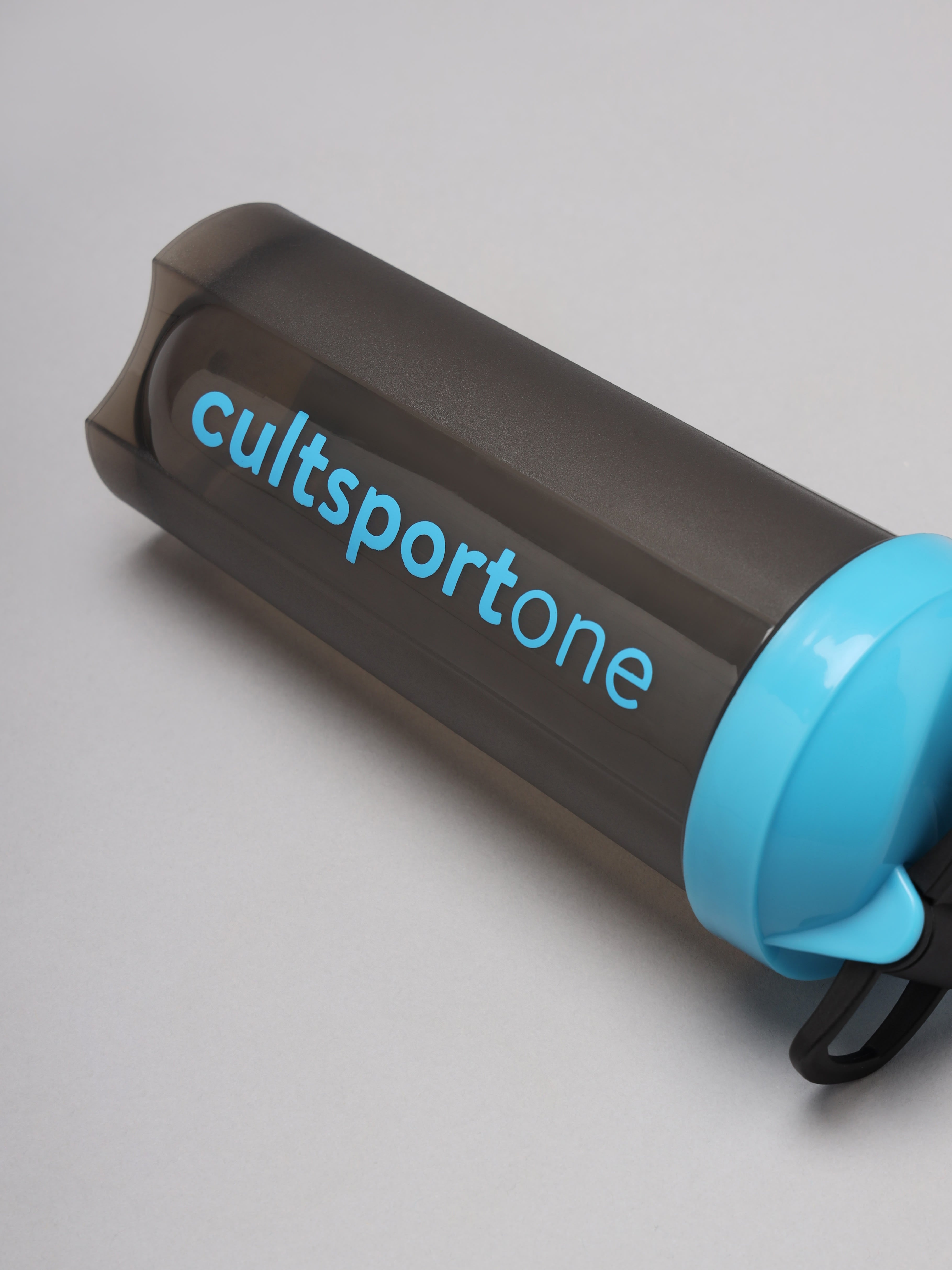 Spill Proof Flip Top Shaker with Blender Ball