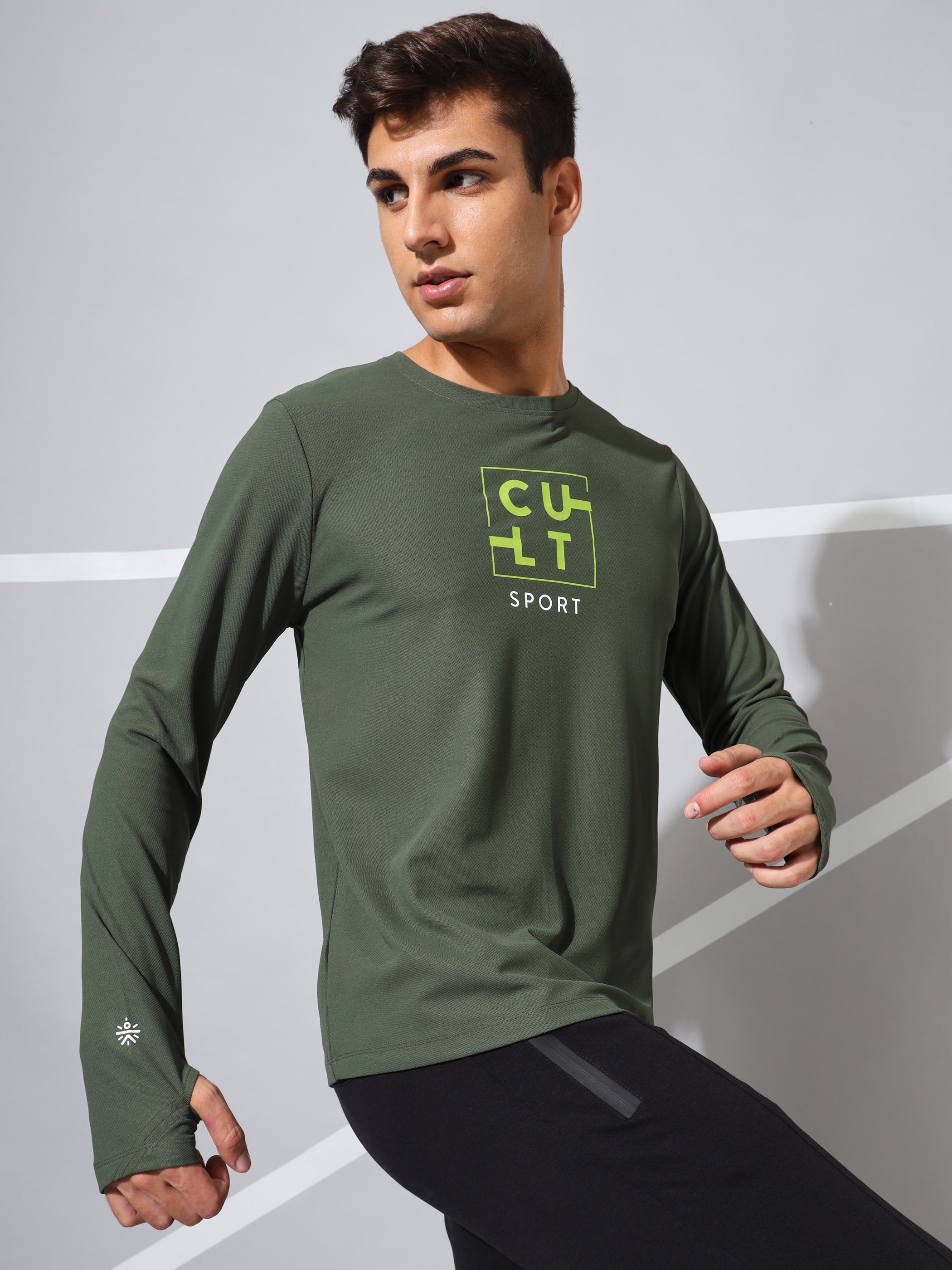 Graphic Performance T-shirt with Thumbholes