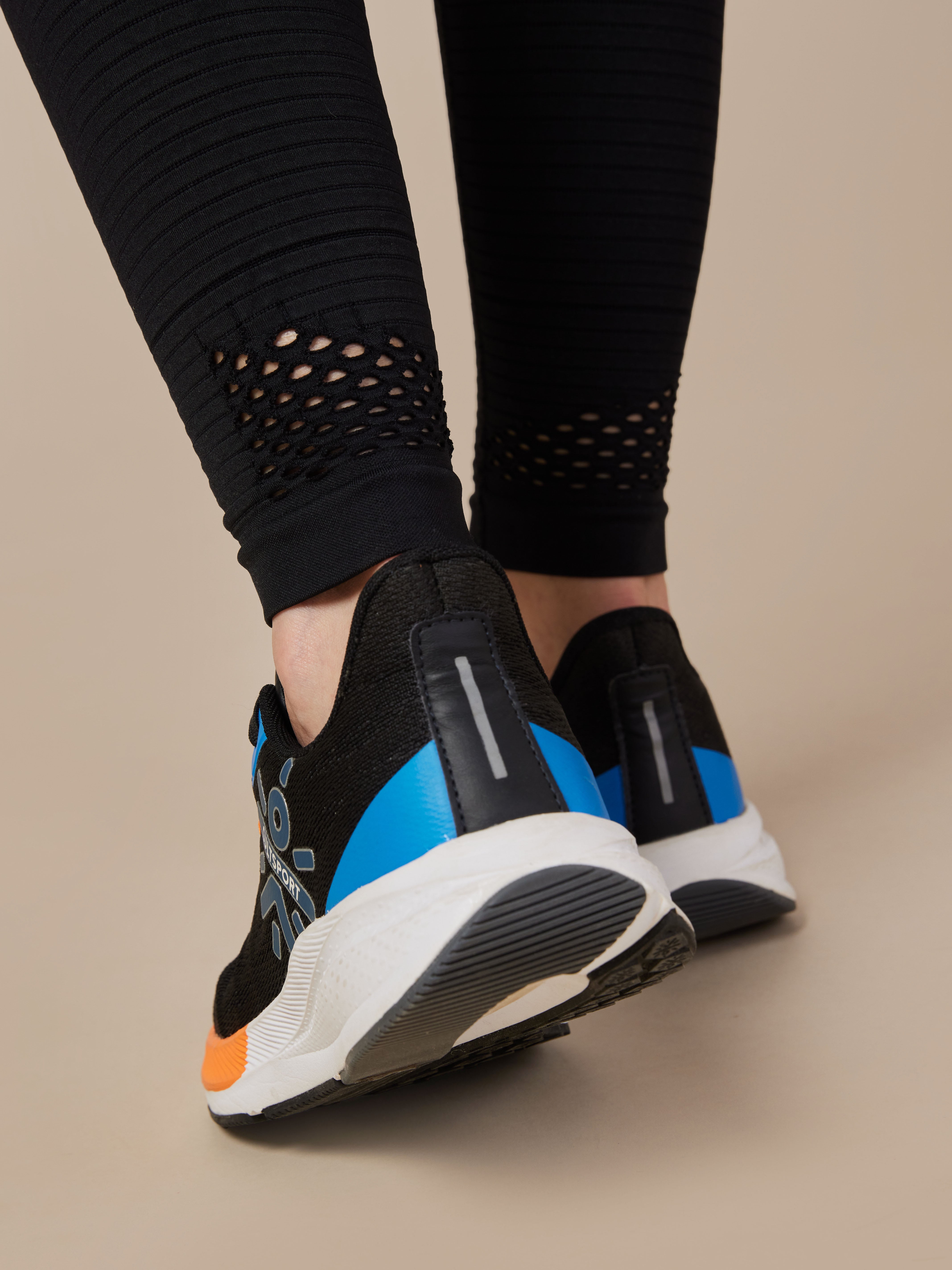 Women's Seamless Body Snug Jacquard Structured Black Sports Tights