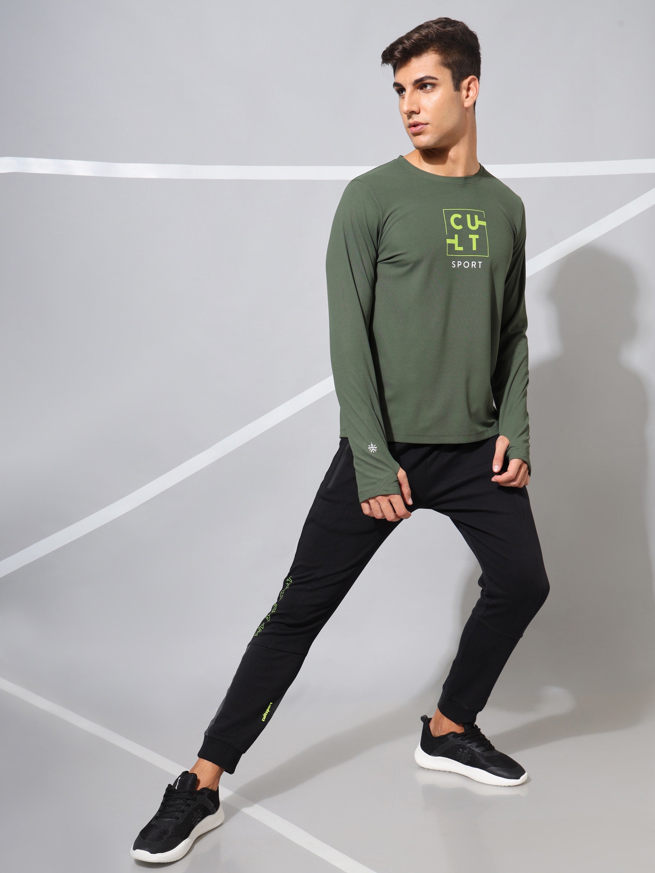 Graphic Performance T-shirt with Thumbholes