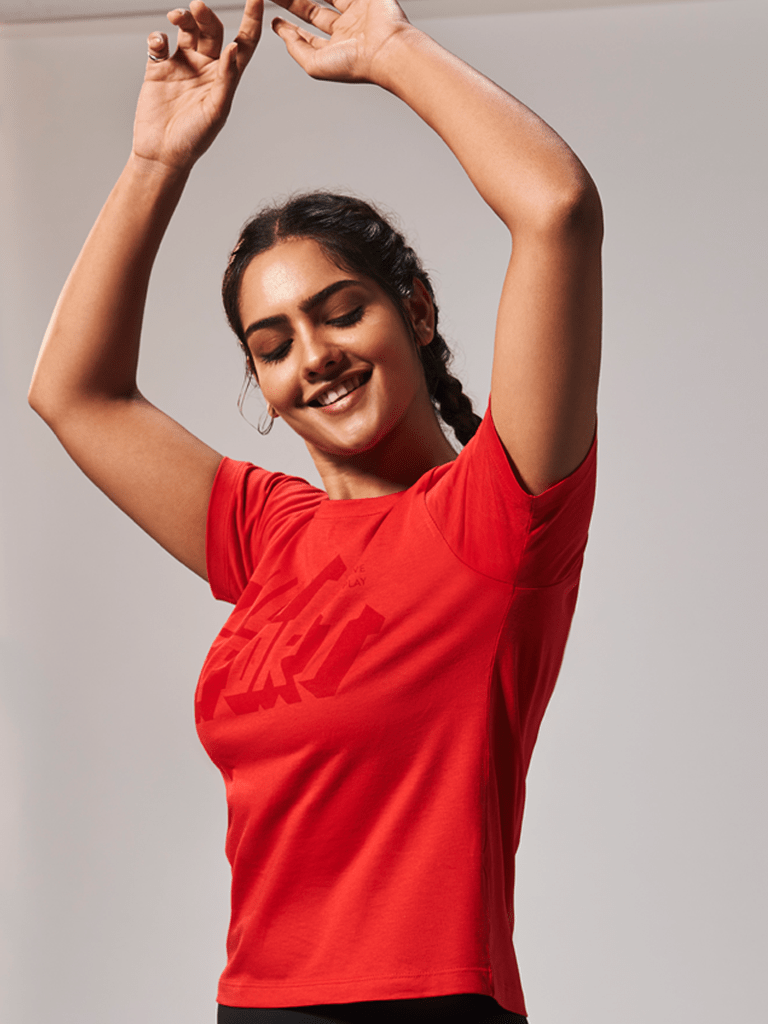 Flydry Cotton Solid Red Cropped Workout Tee