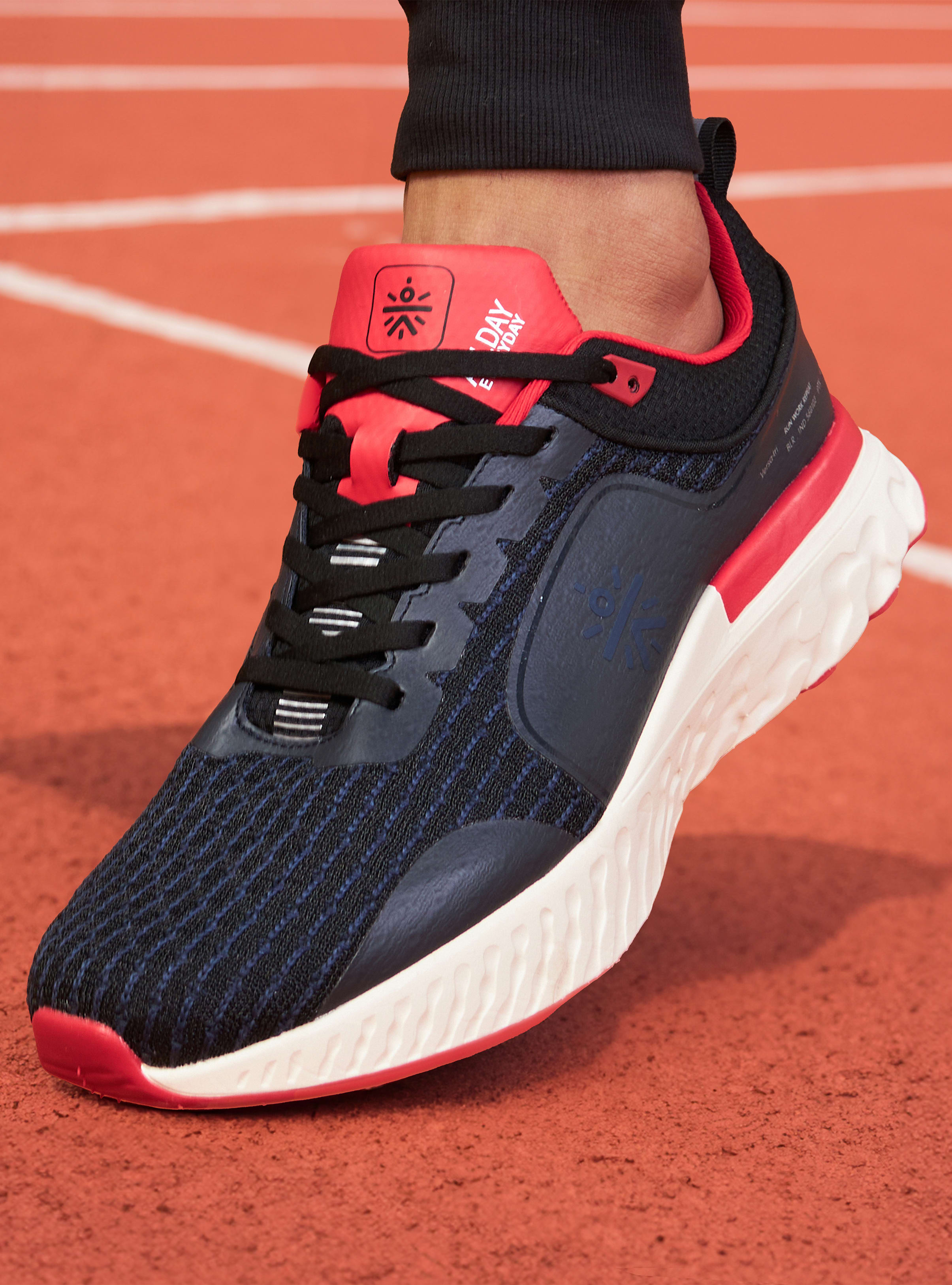 cult Versa Maze Men Running Shoes - Charcoal/Red