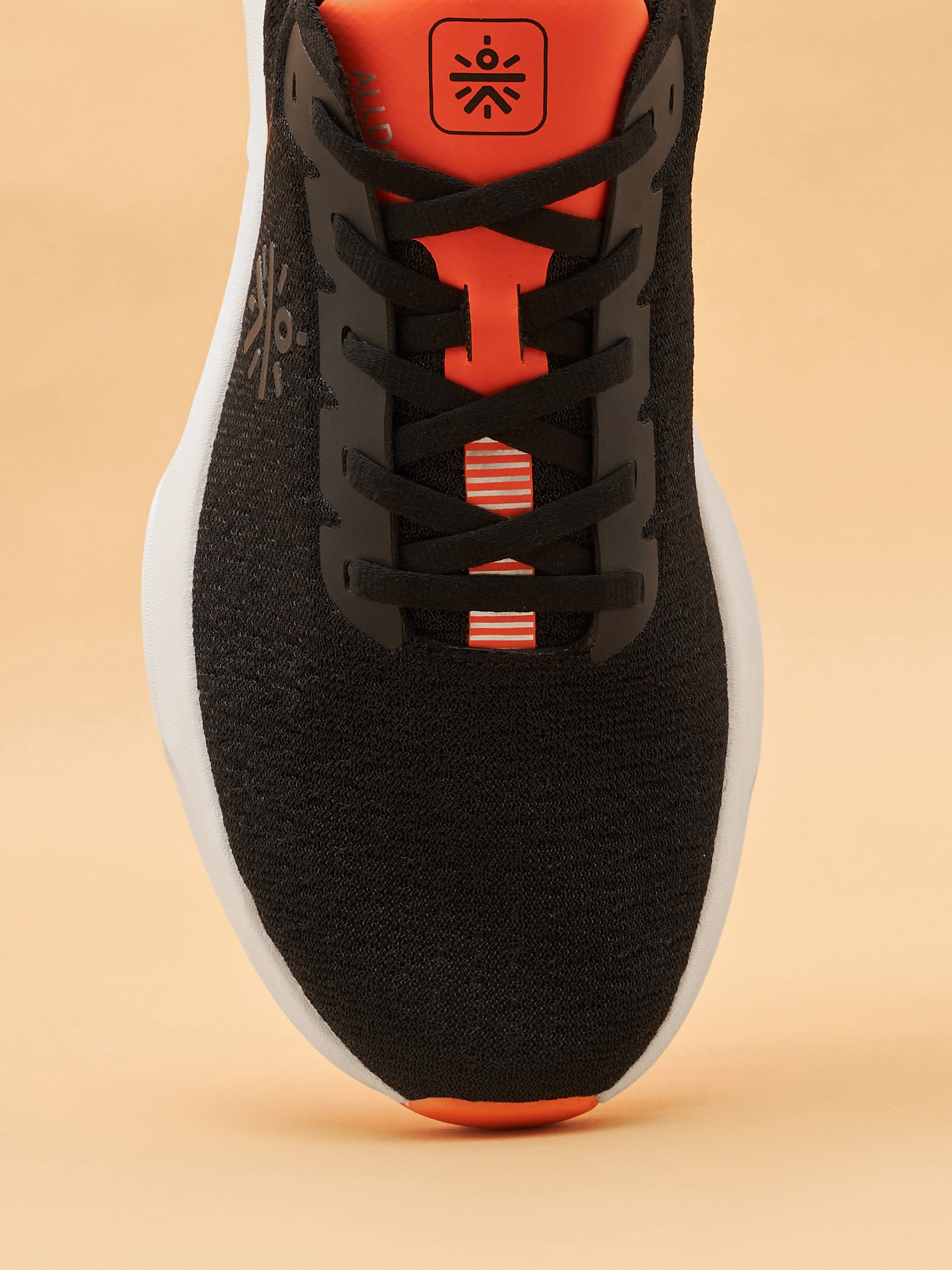 cult Versa Fly Men Running Shoes - Black/Orange